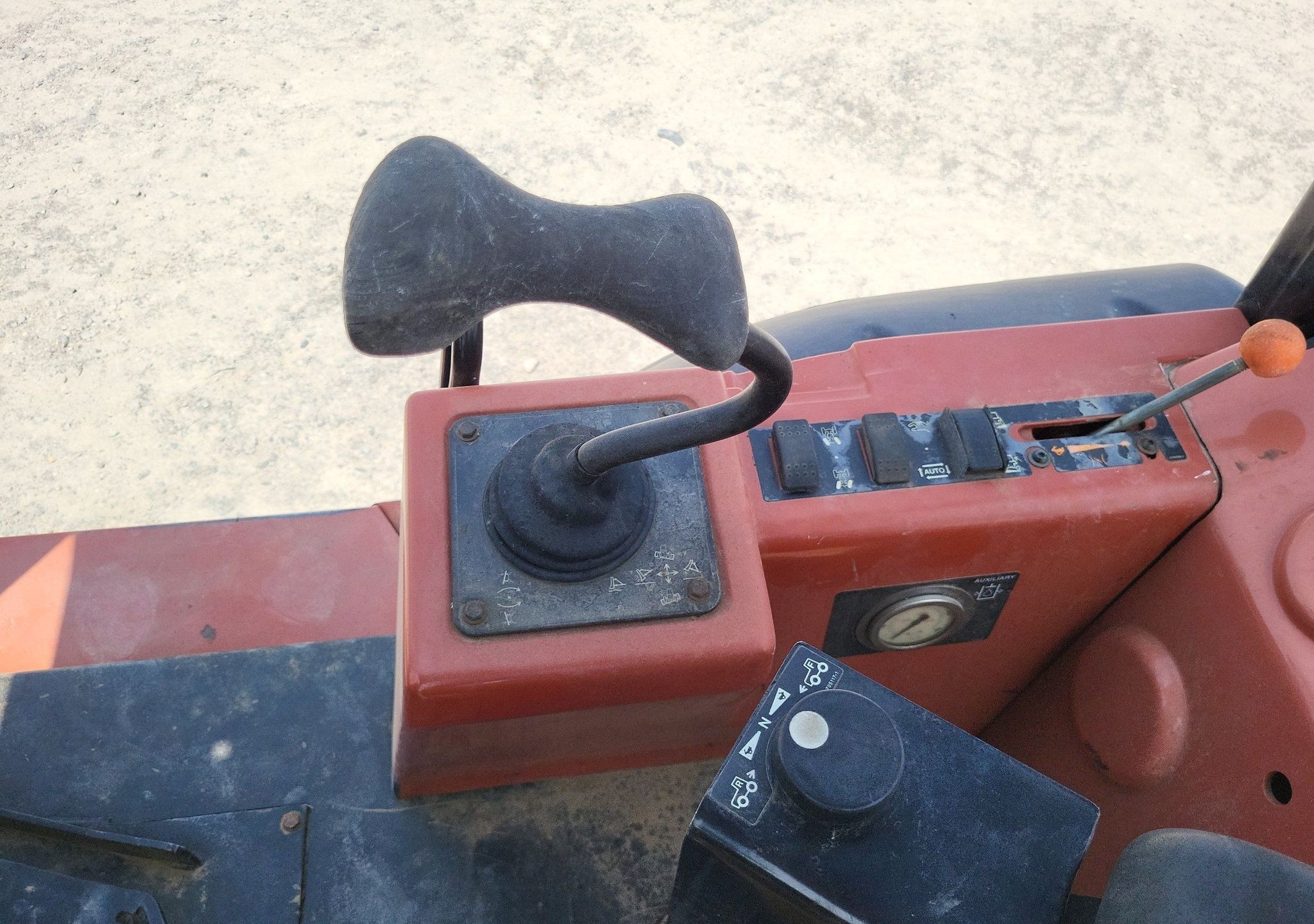 gallery 2012 Ditch Witch RT120 Quad vibratory cable plow
