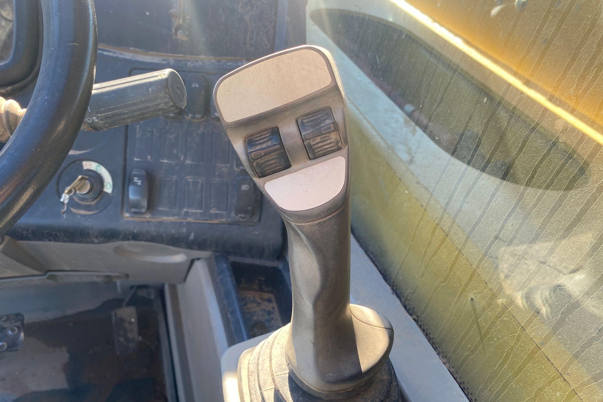 gallery 2017 Caterpillar TL1055D telehandler