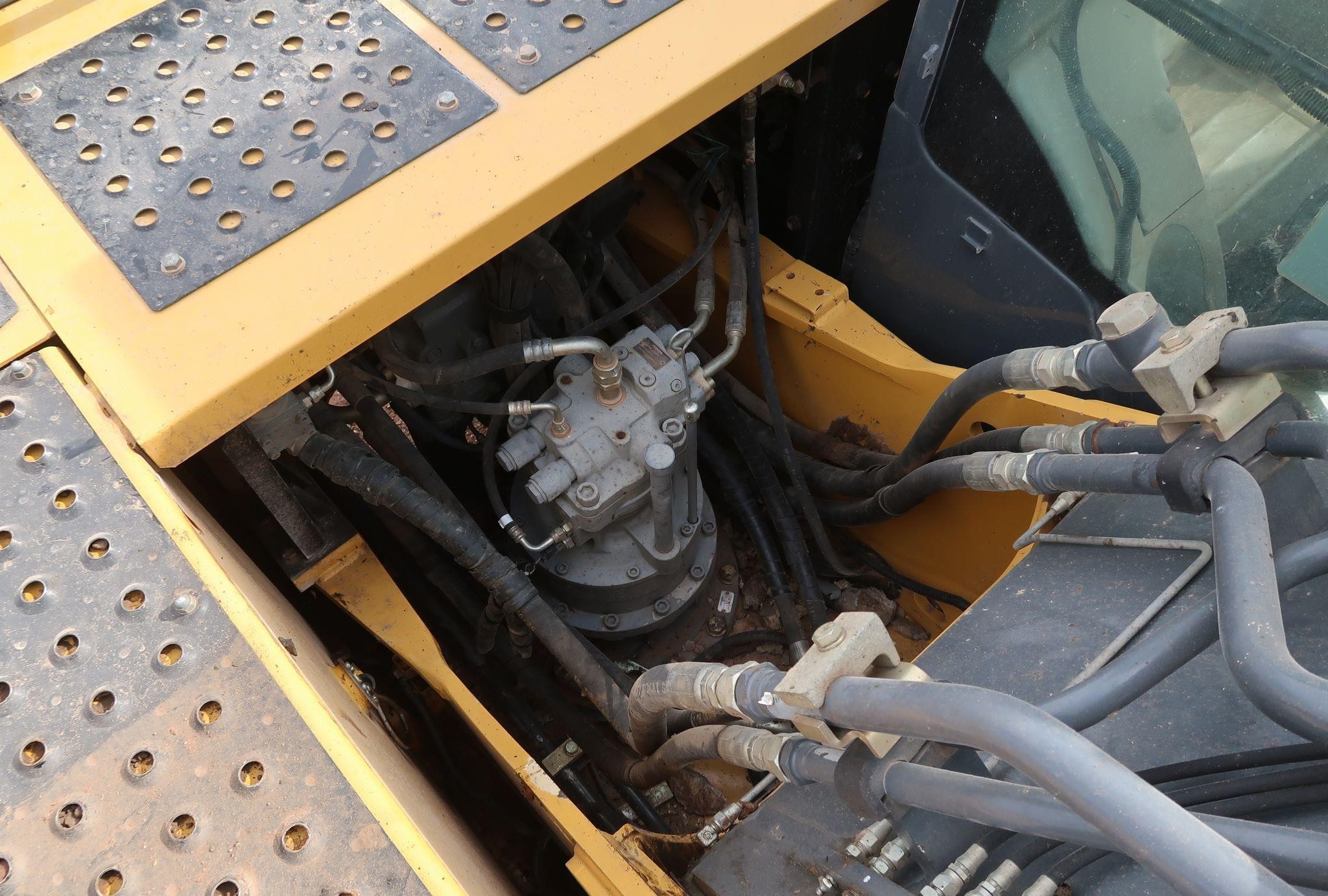 gallery 2015 John Deere 210G LC  excavator