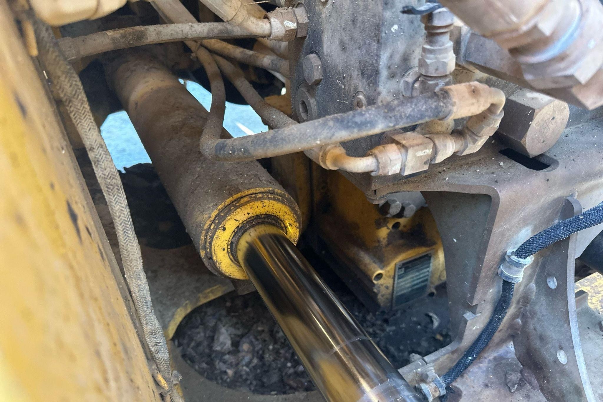 gallery 2006 John Deere 844J wheel loader