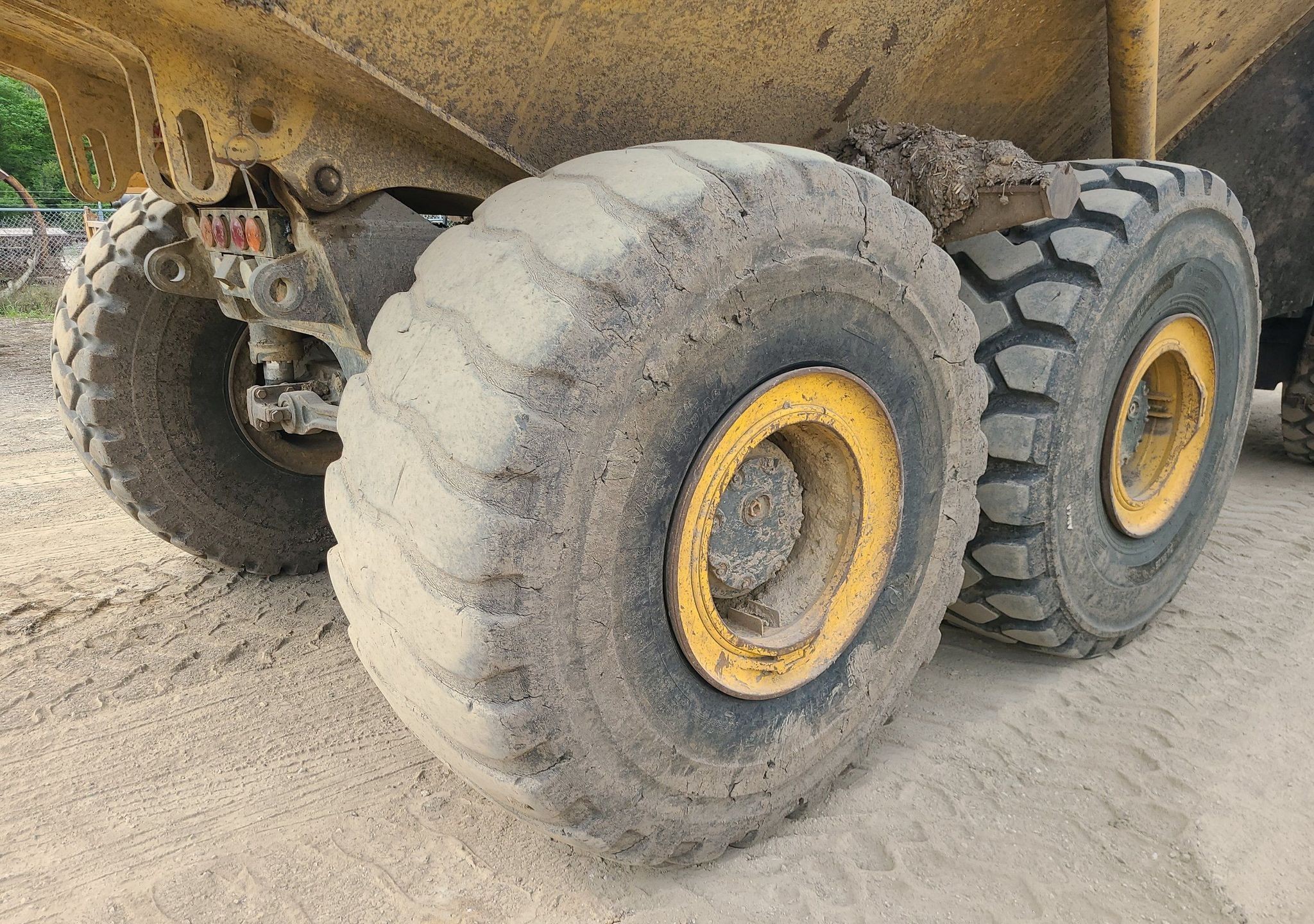 gallery 2013 Komatsu HM400-3 haul truck