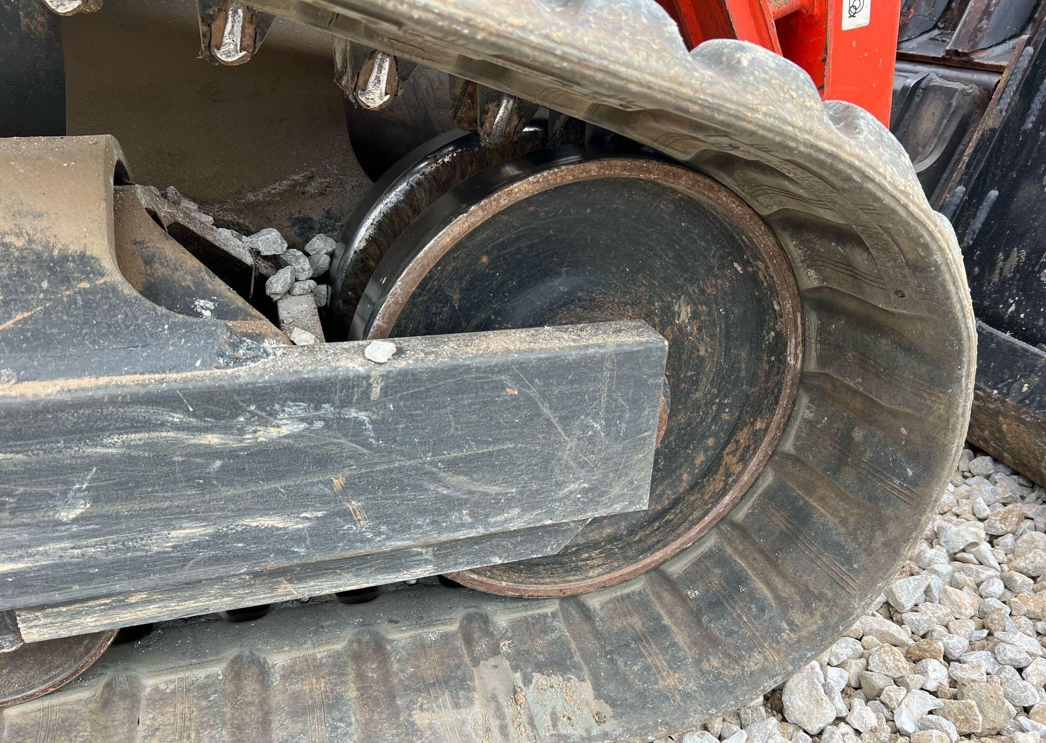 gallery 2019 Kubota SVL95-2S tracked skid steer loader