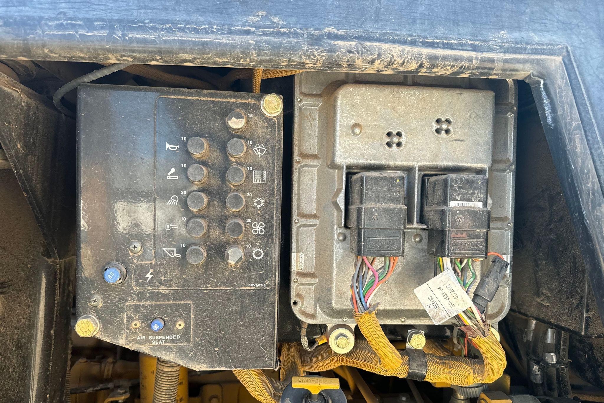 gallery 2002 Caterpillar 953C track loader