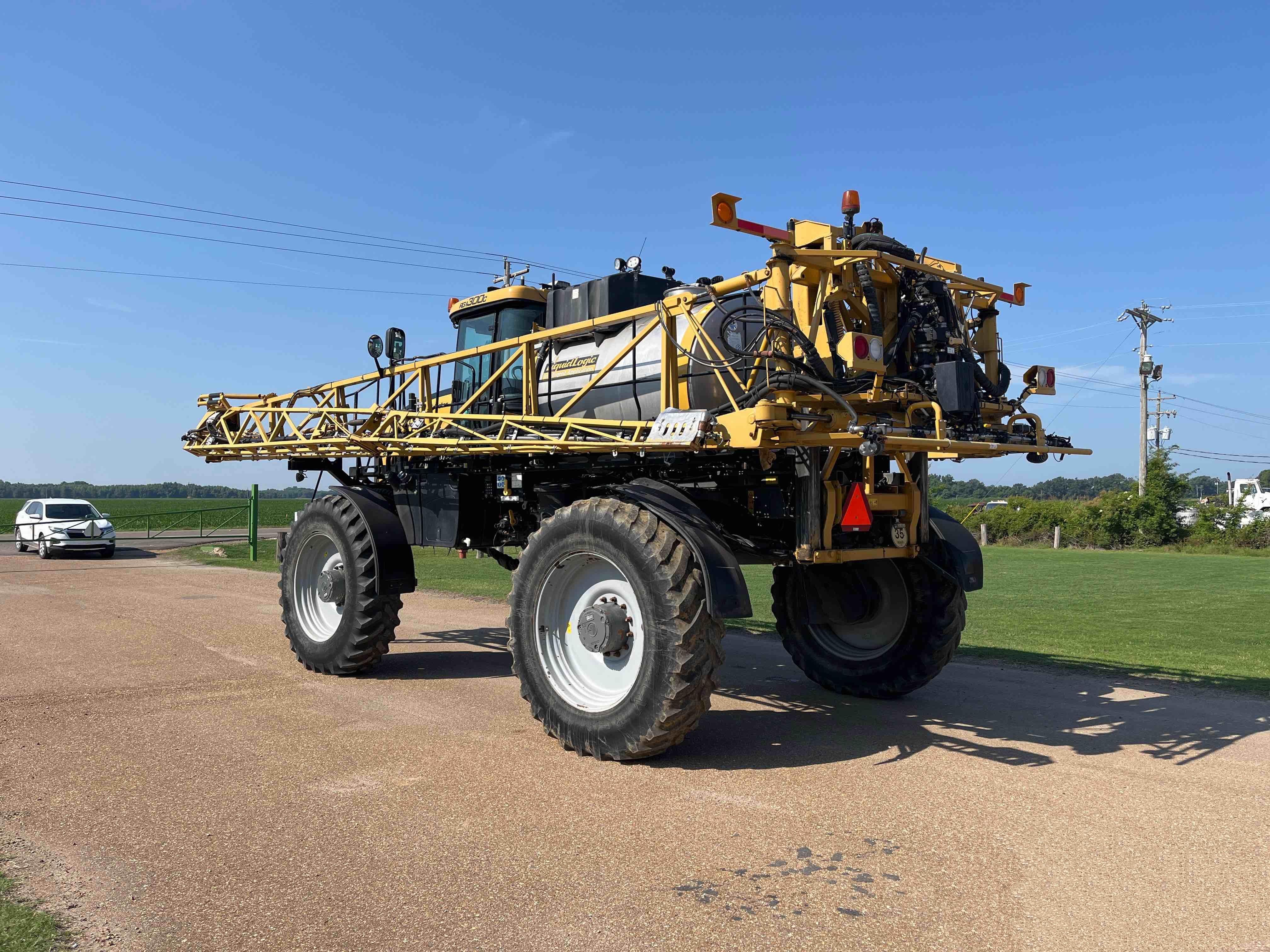 gallery 2019 RoGator RG1300C Self-Propelled Sprayer