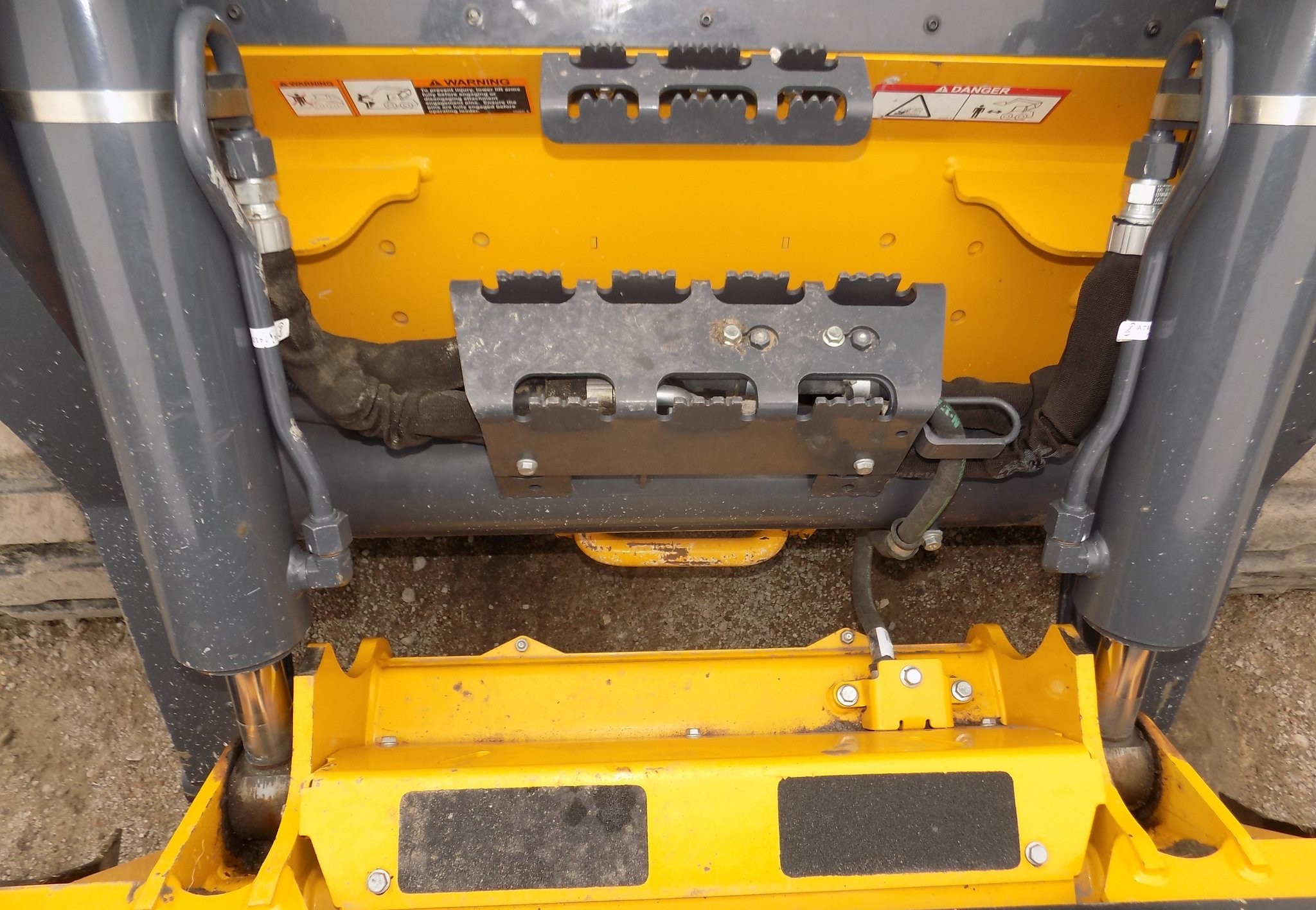gallery 2019 John Deere 333G tracked skid steer loader1