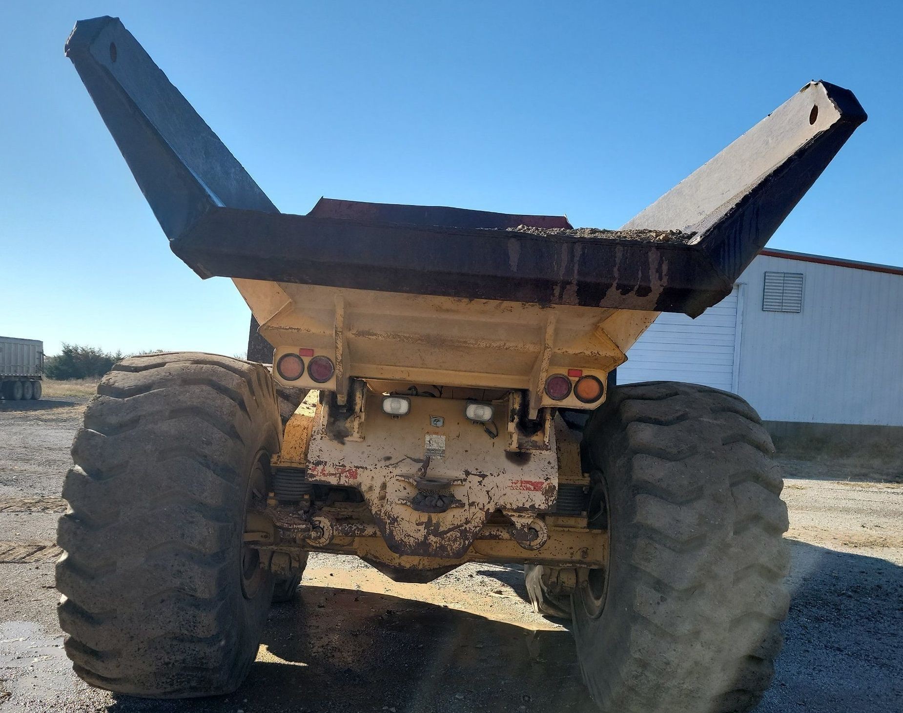 gallery 2001 John Deere 400C haul truck
