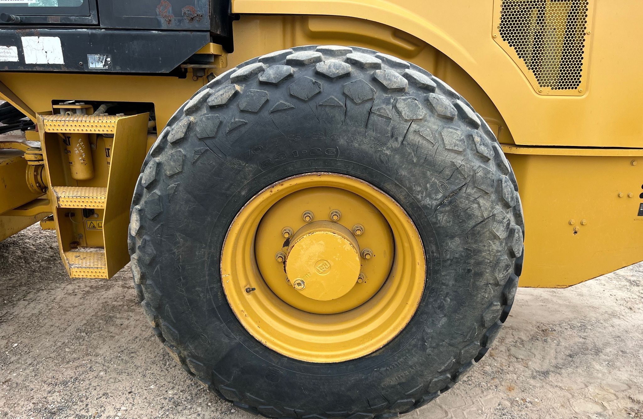 gallery 2008 Caterpillar CS56 single drum vibratory roller