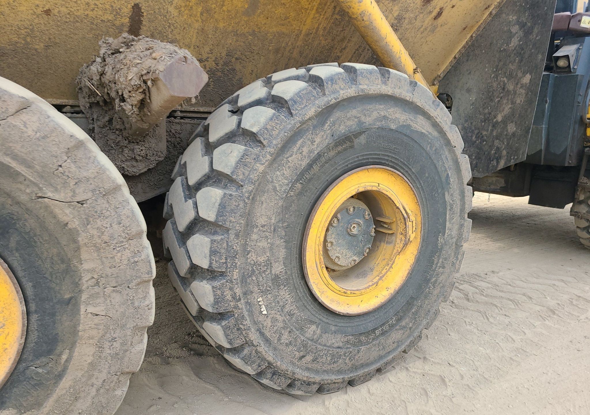 gallery 2013 Komatsu HM400-3 haul truck