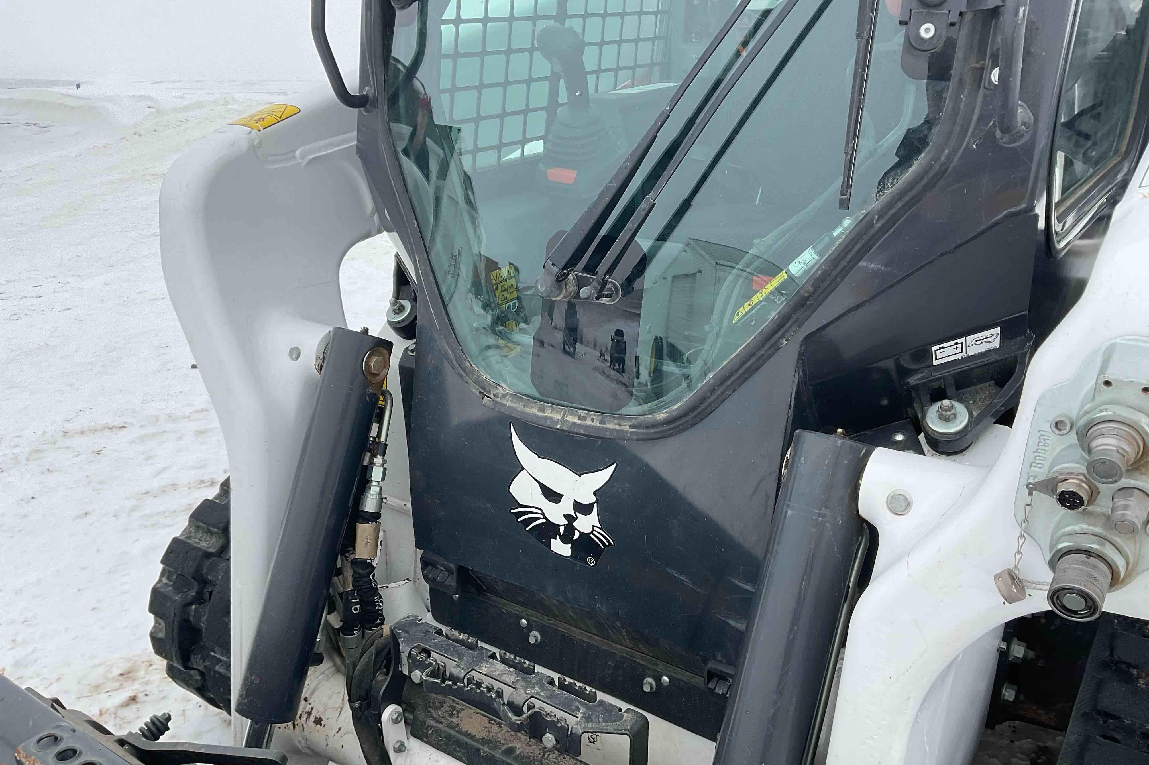 gallery Bobcat T76 R-Series Compact Track Loader