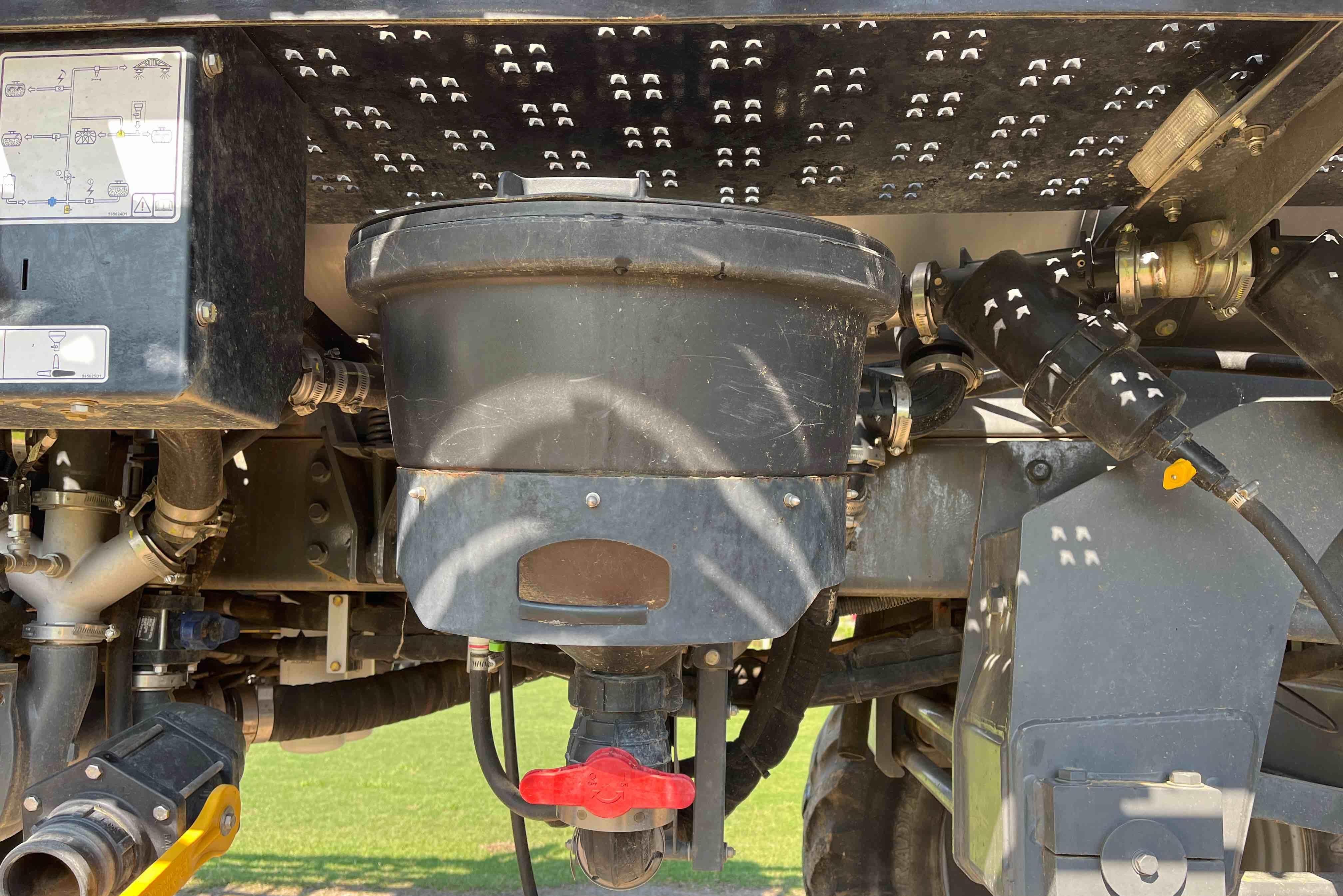 gallery 2019 RoGator RG1300C Self-Propelled Sprayer