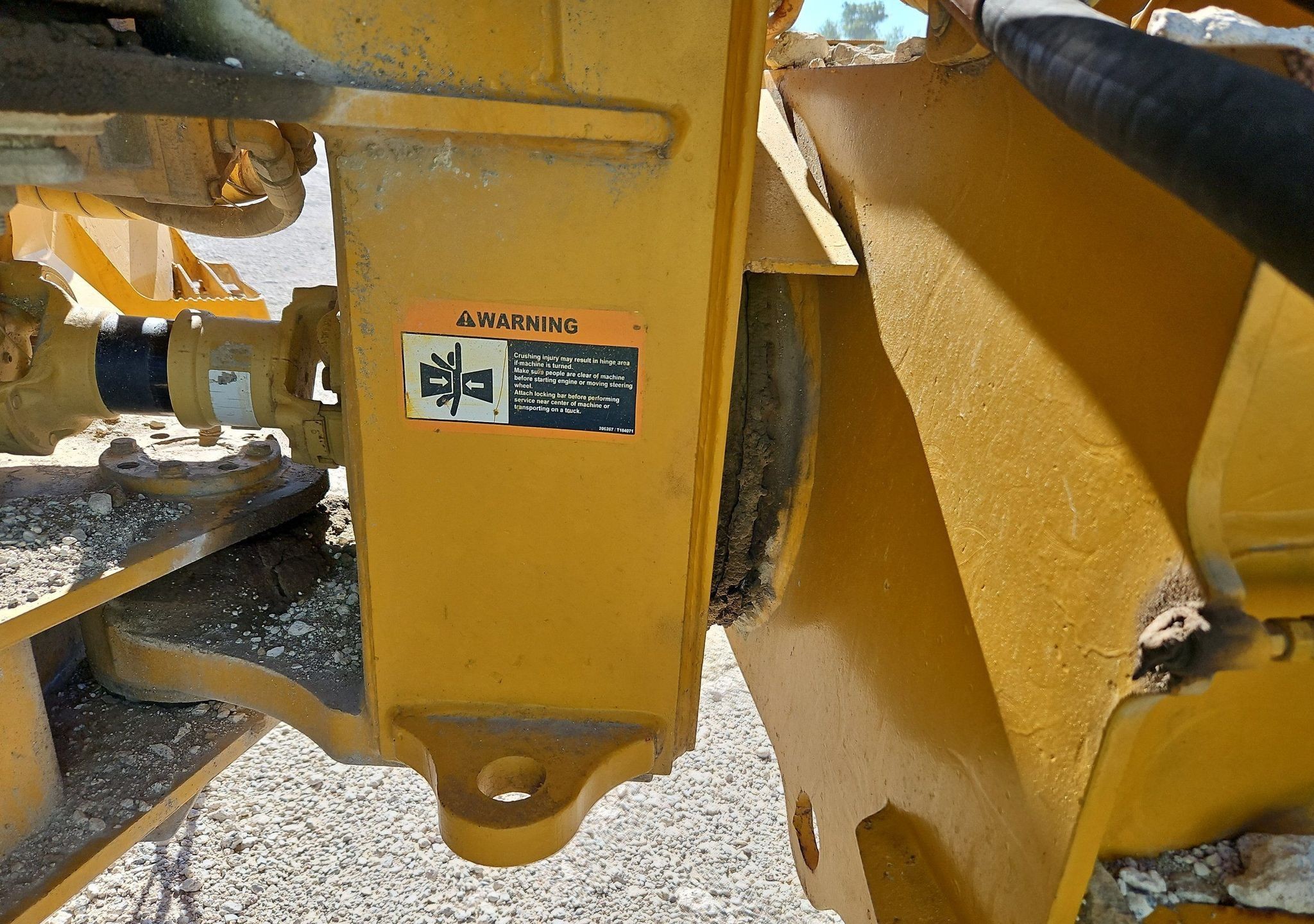 gallery 2000 John Deere 400C haul truck
