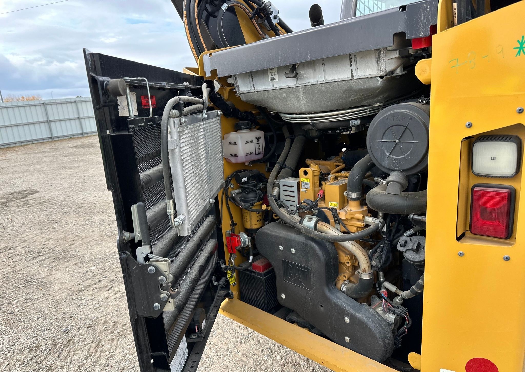 gallery 2022 Caterpillar 289D3 tracked skid steer loader