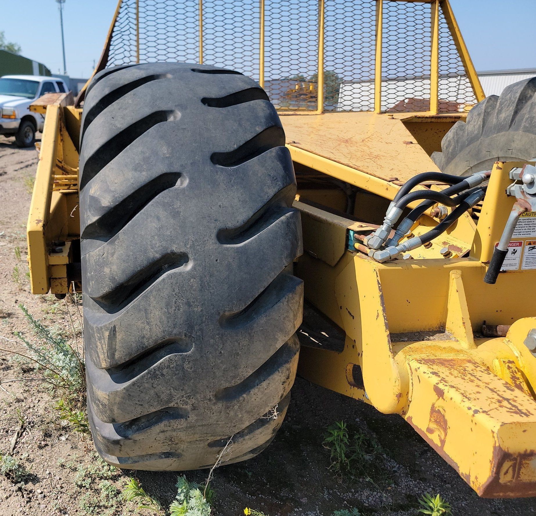 gallery Volvo T450D 4WD scraper tractor