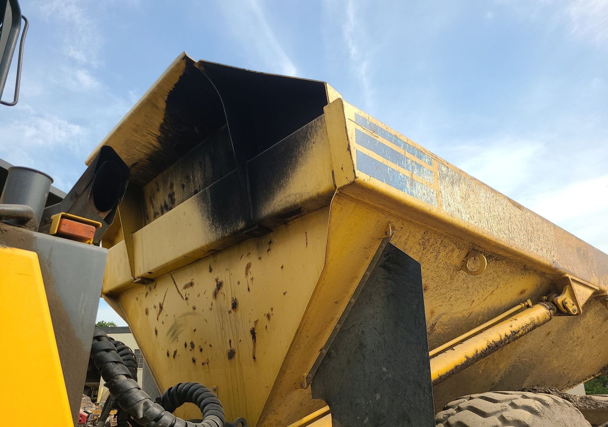 gallery 2013 Komatsu HM400-3 haul truck