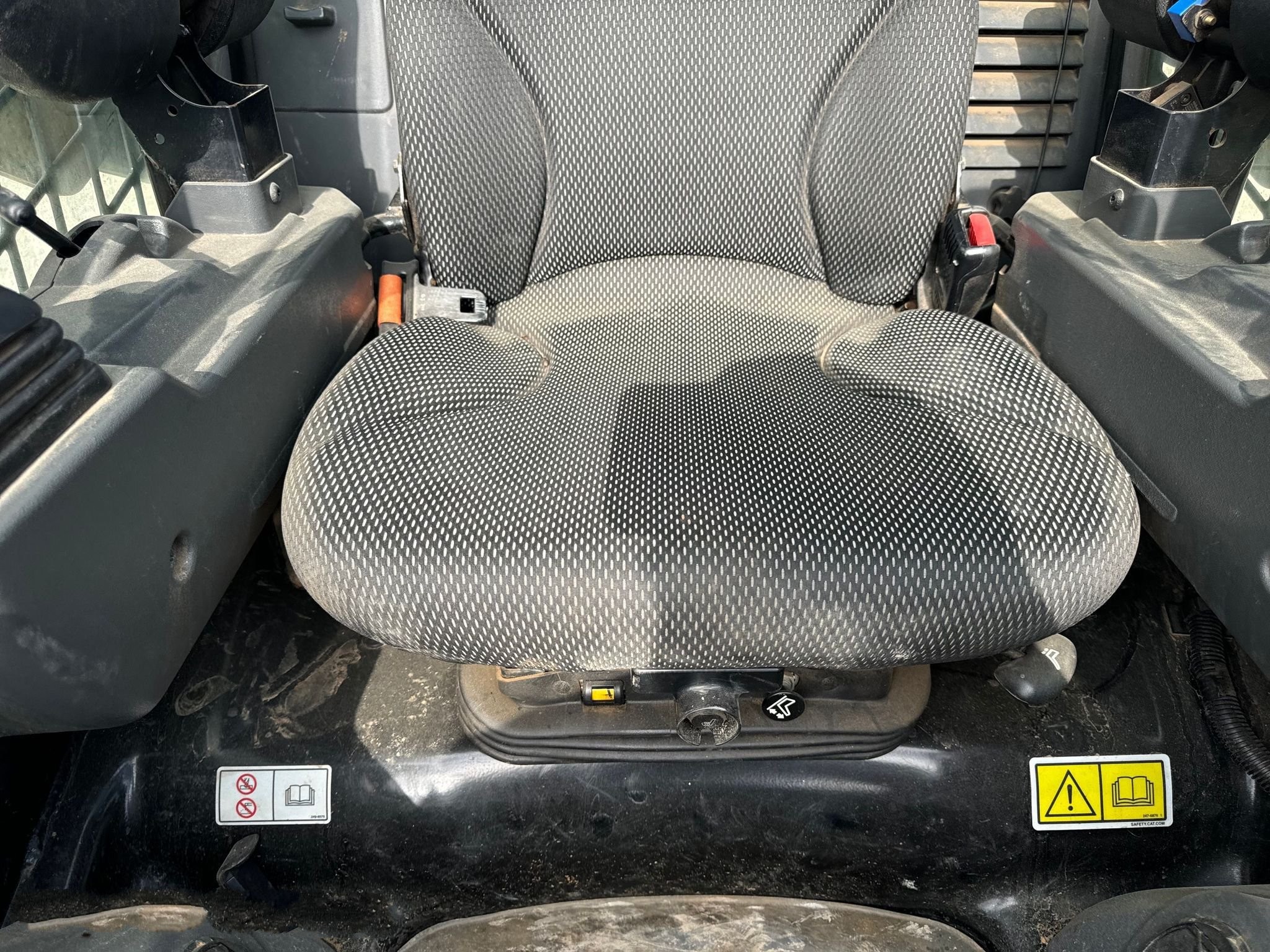 gallery 2019 Caterpillar 259D3 tracked skid steer loader