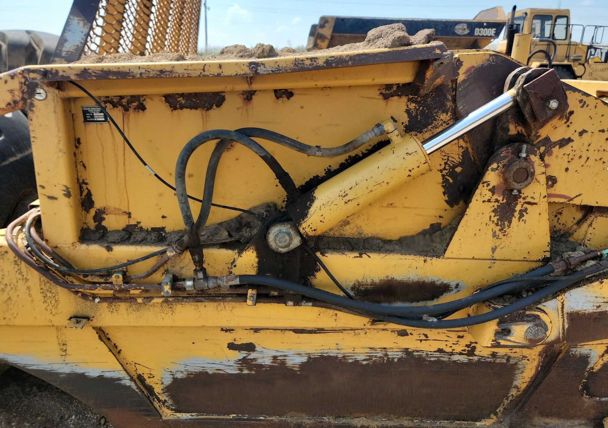 gallery Volvo T450D 4WD scraper tractor