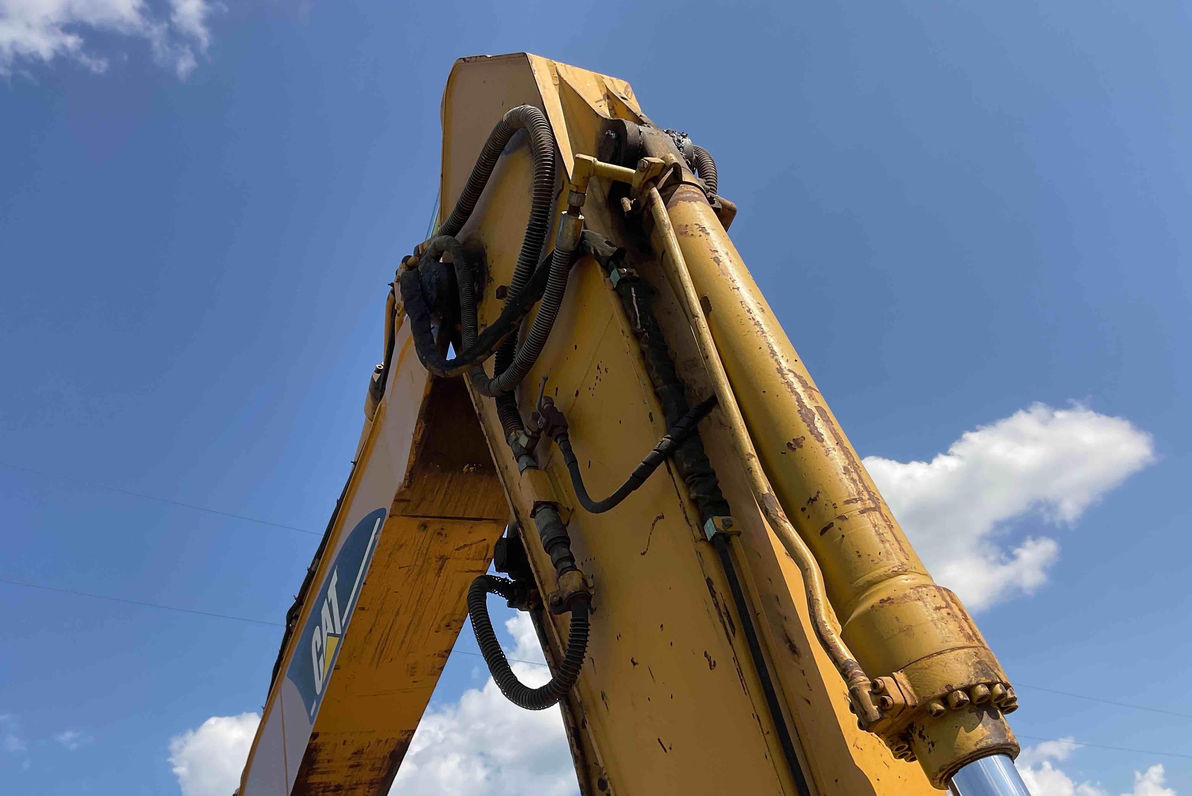 gallery 2004 Caterpillar 320CLU Excavator
