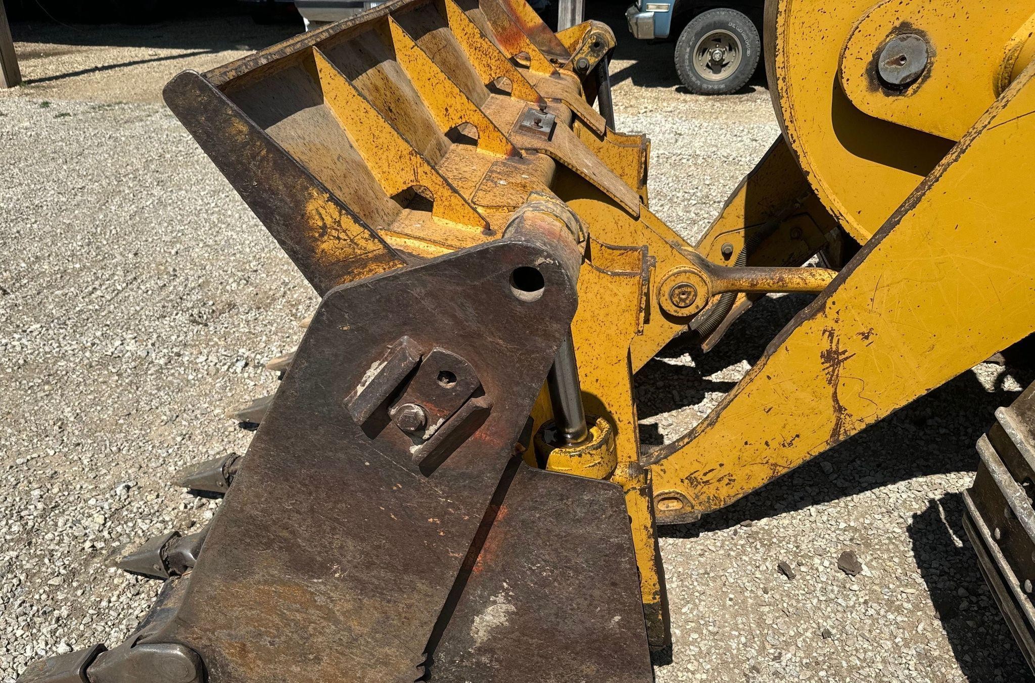 gallery 2002 Caterpillar 953C track loader