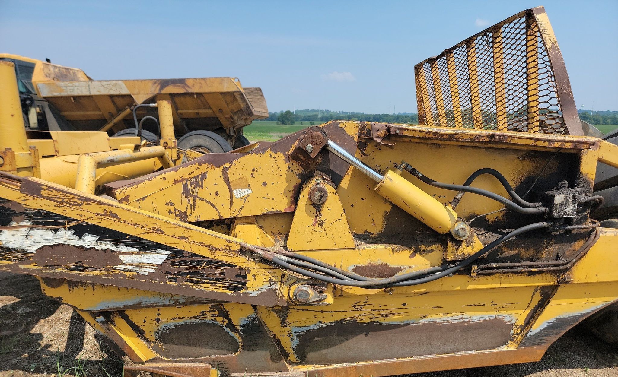 gallery Volvo T450D 4WD scraper tractor