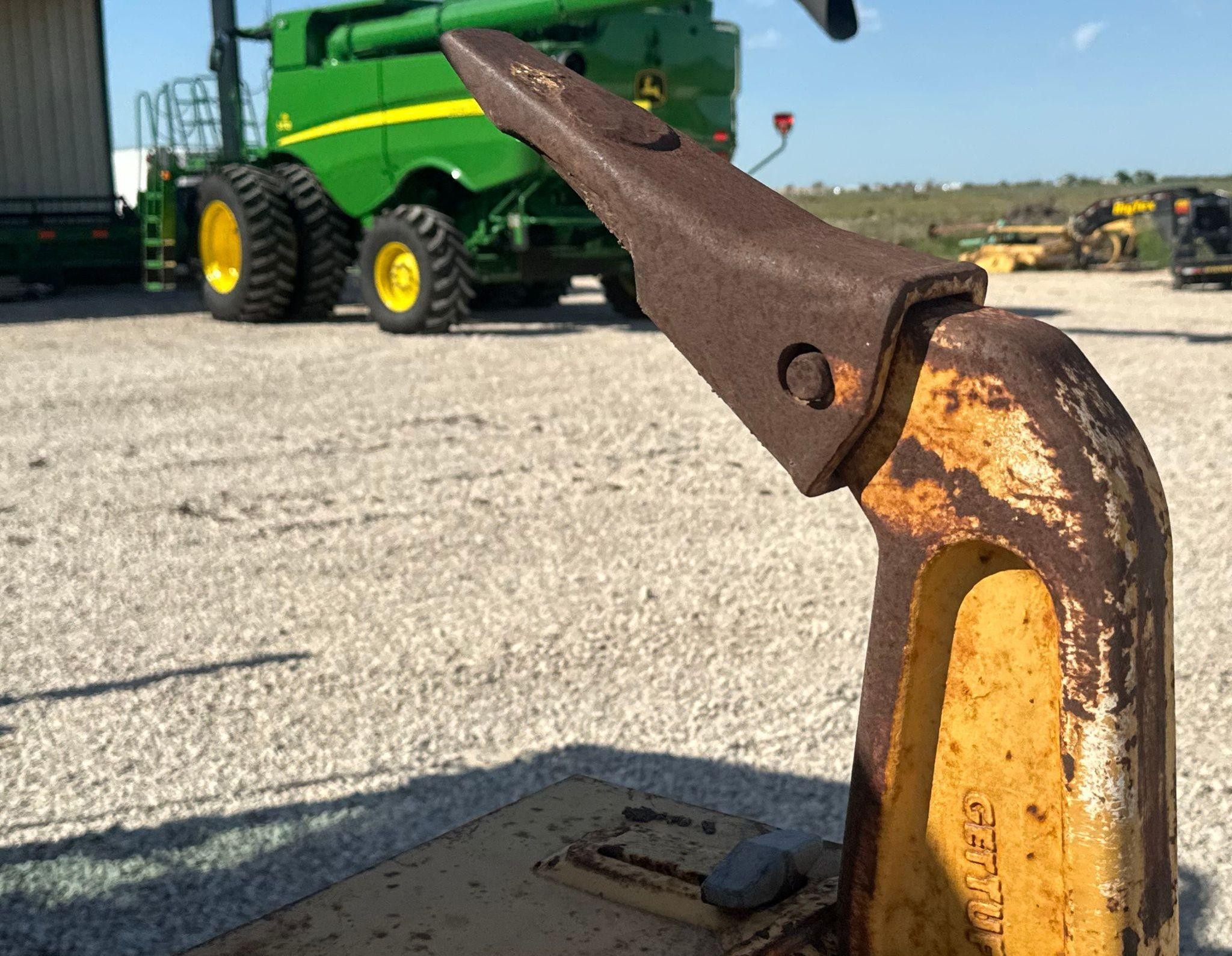 gallery 2013 John Deere 772G motor grader