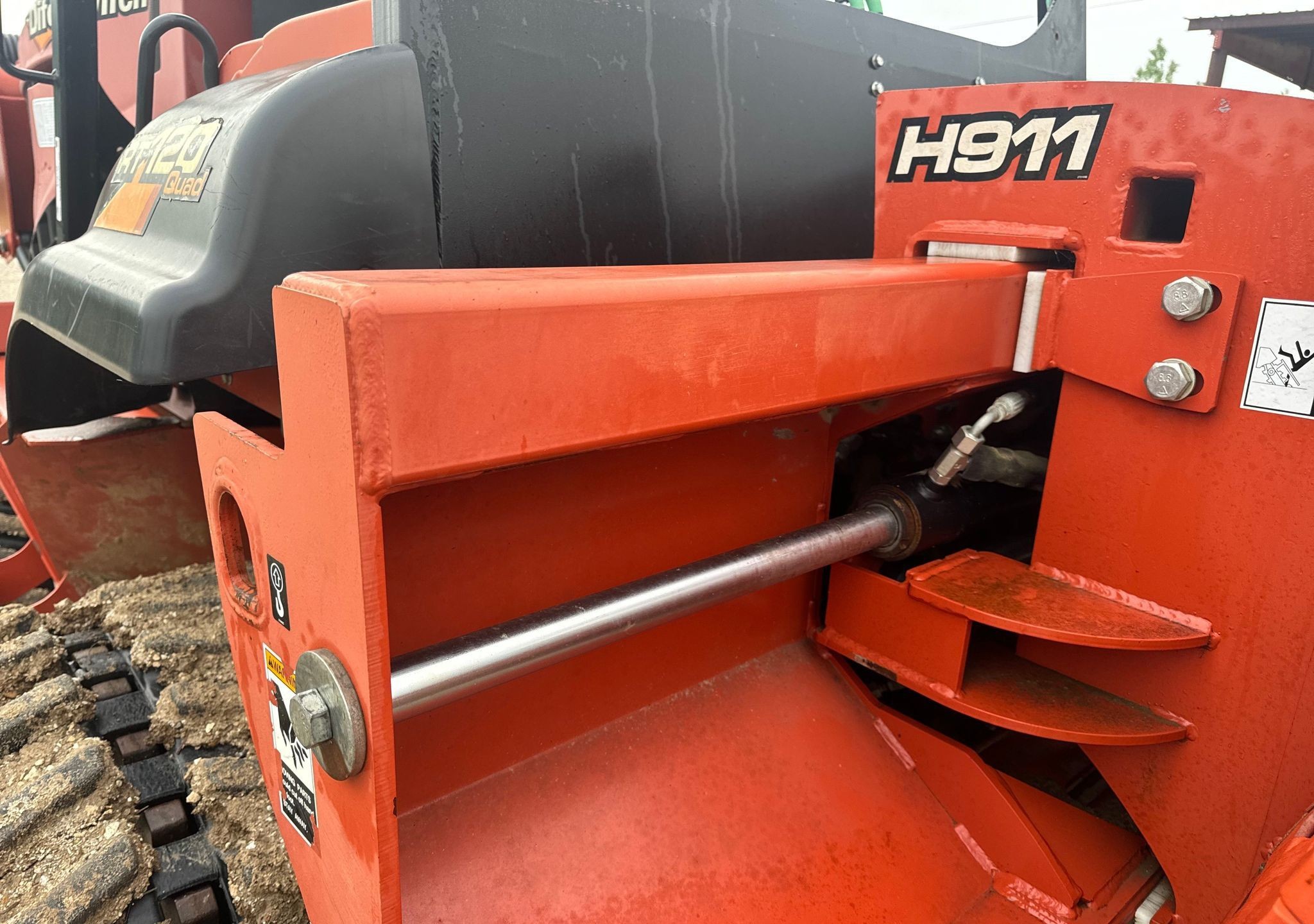 gallery 2013 Ditch Witch RT120 Quad trencher
