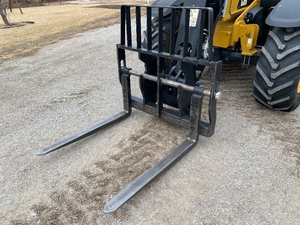 gallery 2019 Caterpillar TH408D 4x4x4 Handler