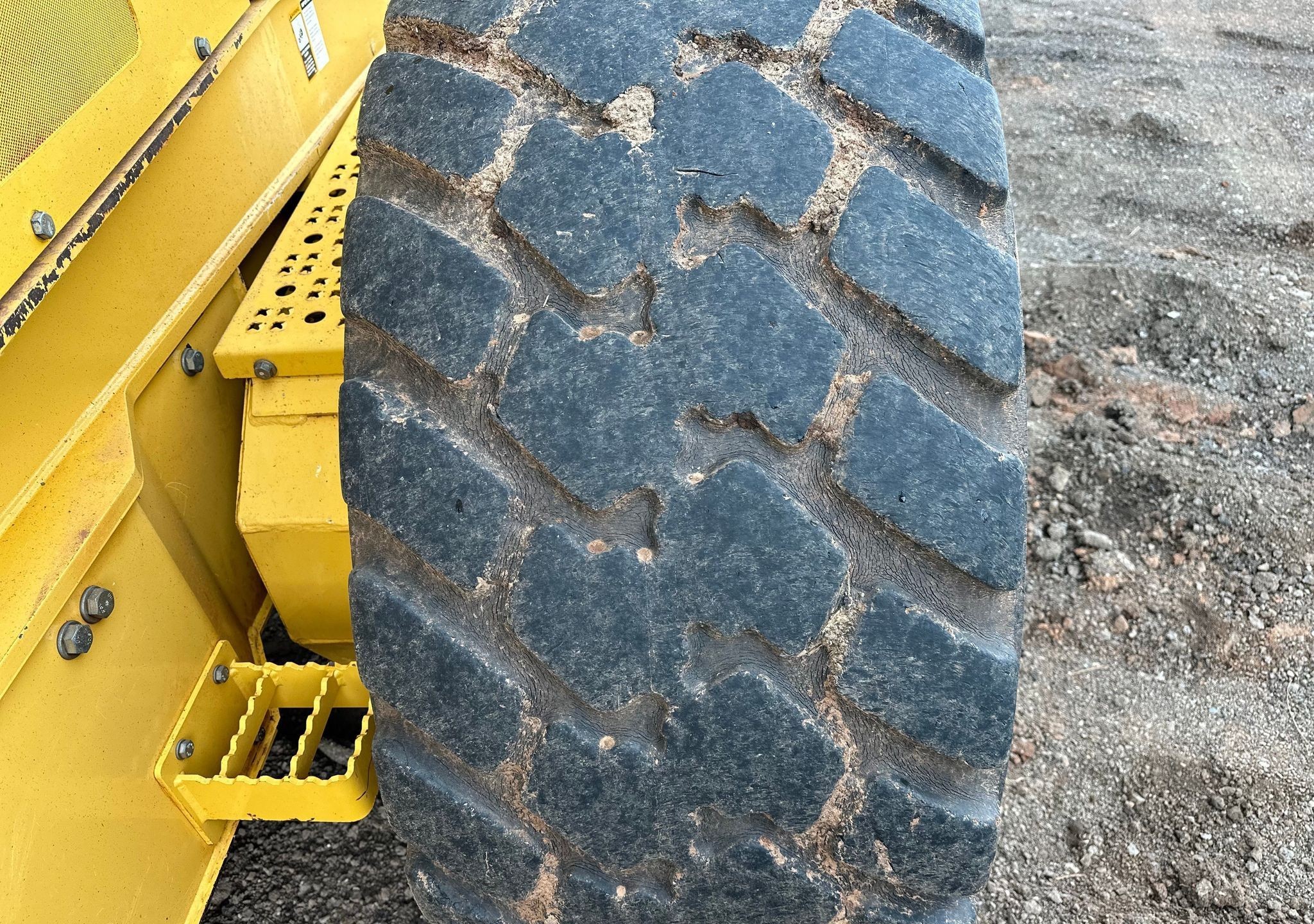 gallery 2013 John Deere 772GP motor grader