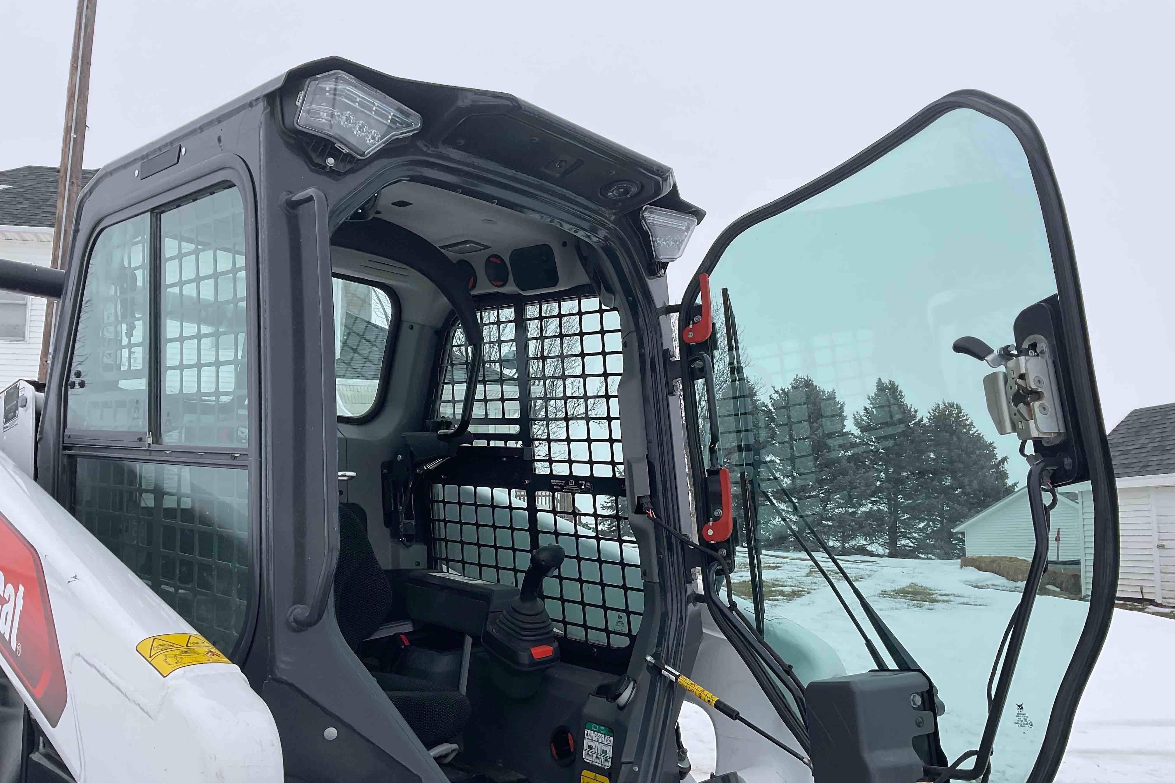 gallery Bobcat T76 R-Series Compact Track Loader