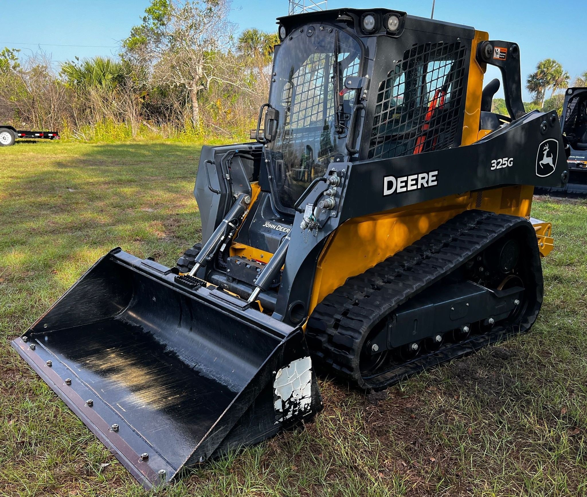 gallery 2022 John Deere 325G tracked skid steer