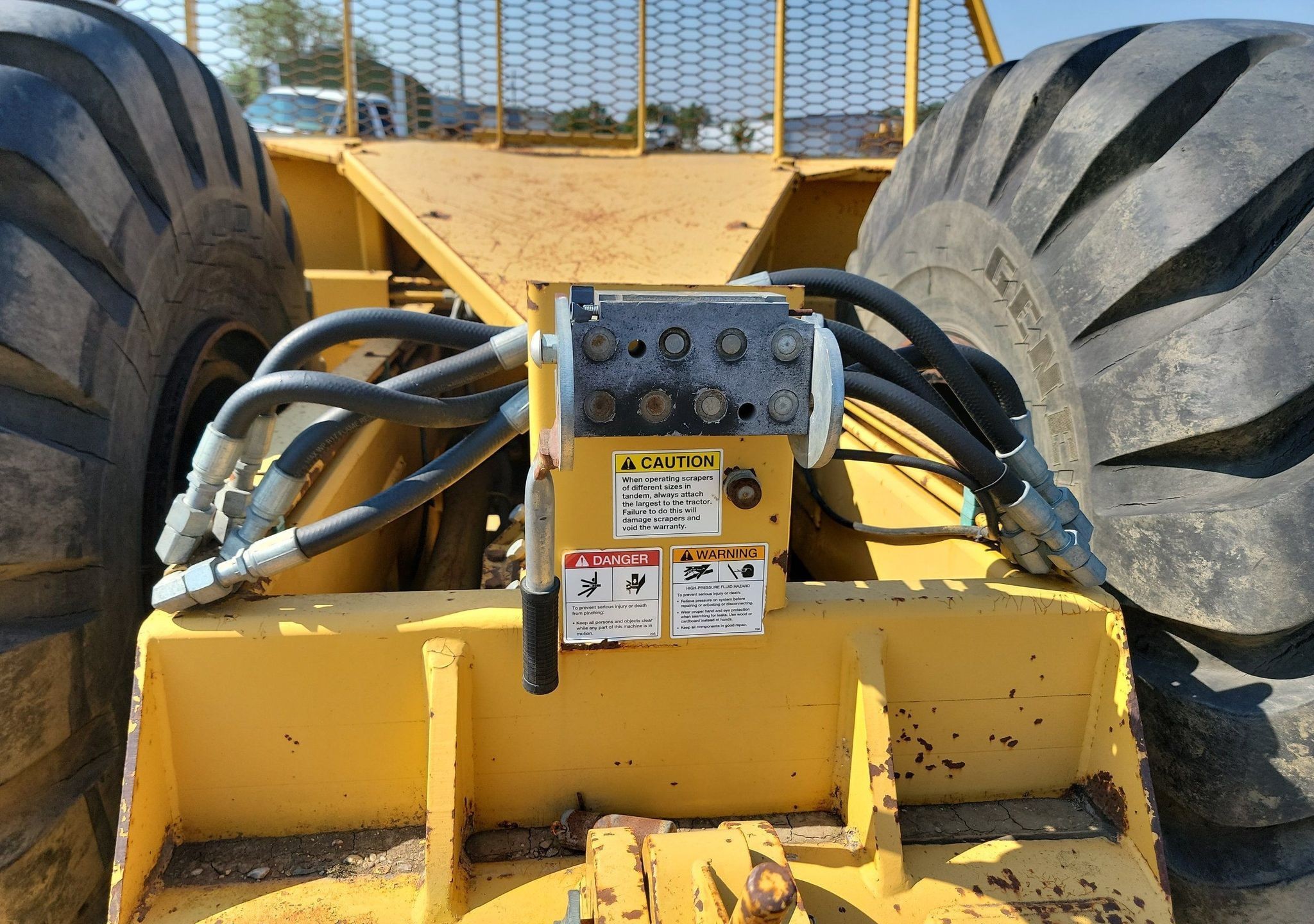 gallery Volvo T450D 4WD scraper tractor