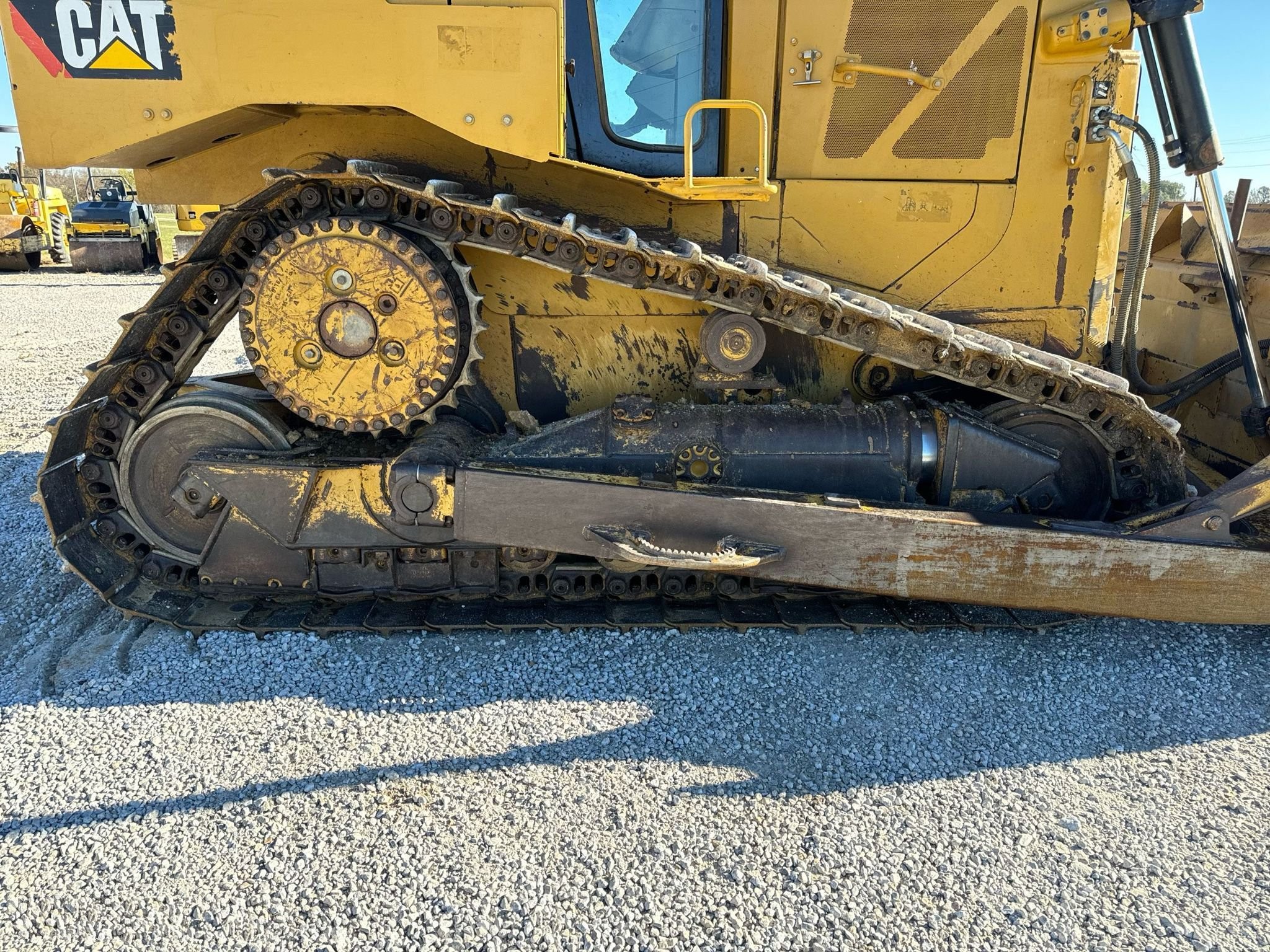 gallery 2011 Caterpillar D6T XL dozer