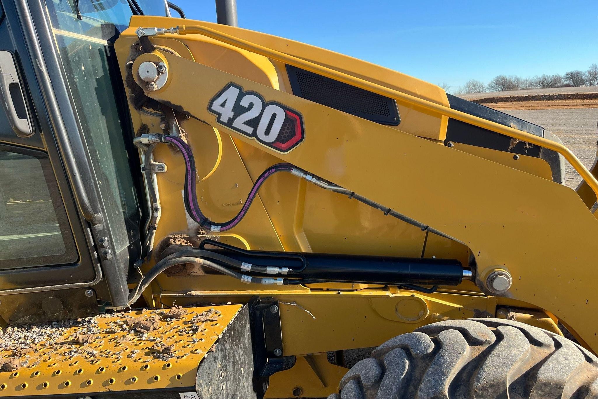 gallery 2021 Caterpillar 420ST HRC backhoe