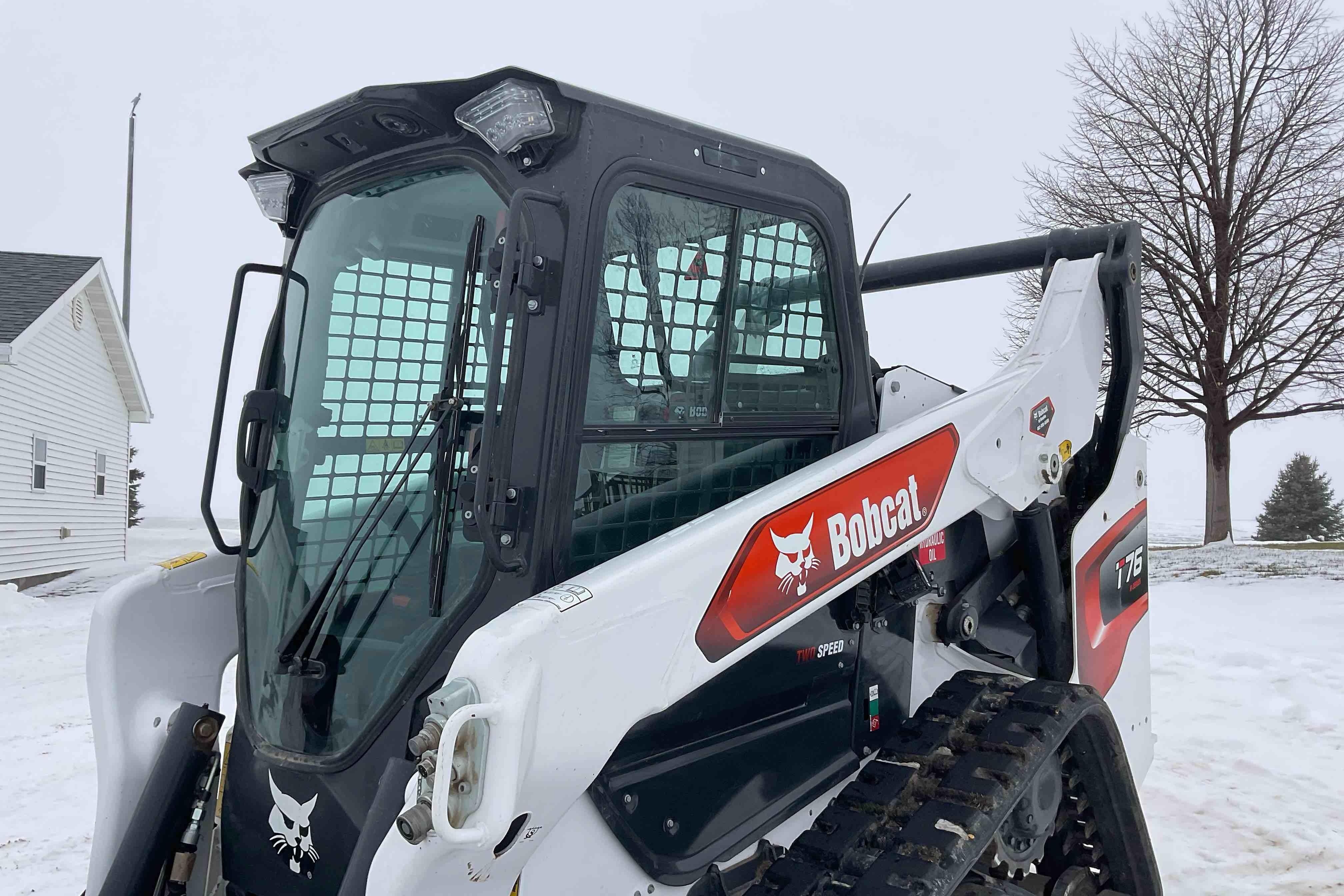 gallery Bobcat T76 R-Series Compact Track Loader