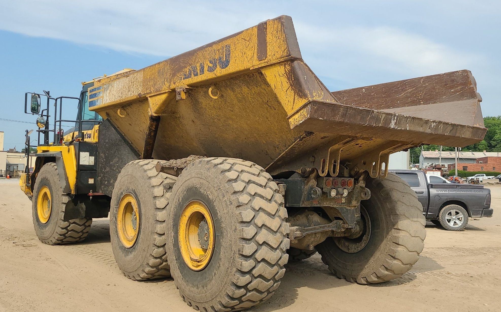 gallery 2013 Komatsu HM400-3 haul truck