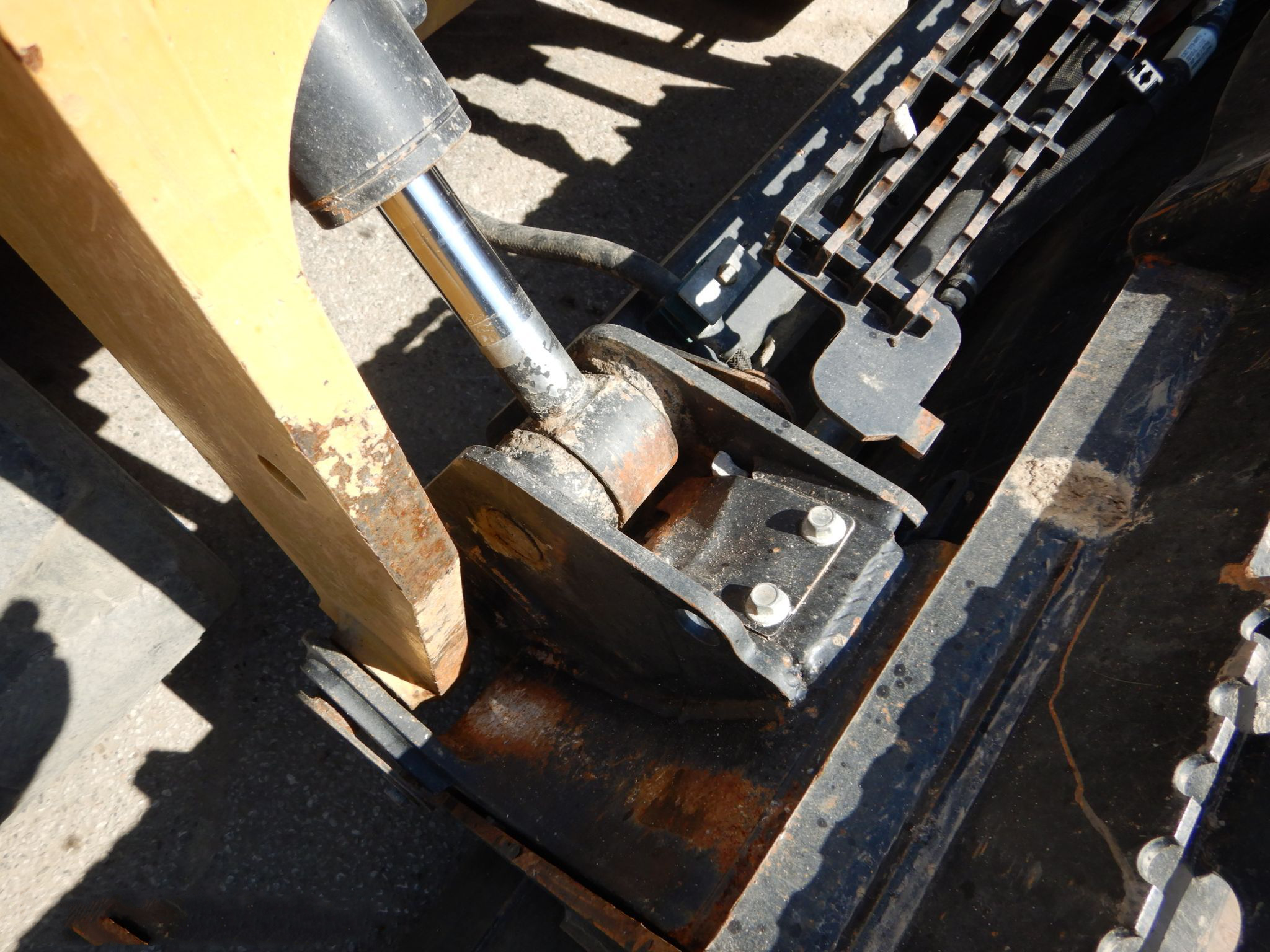 gallery 2018 Caterpillar 299D2 skid steer