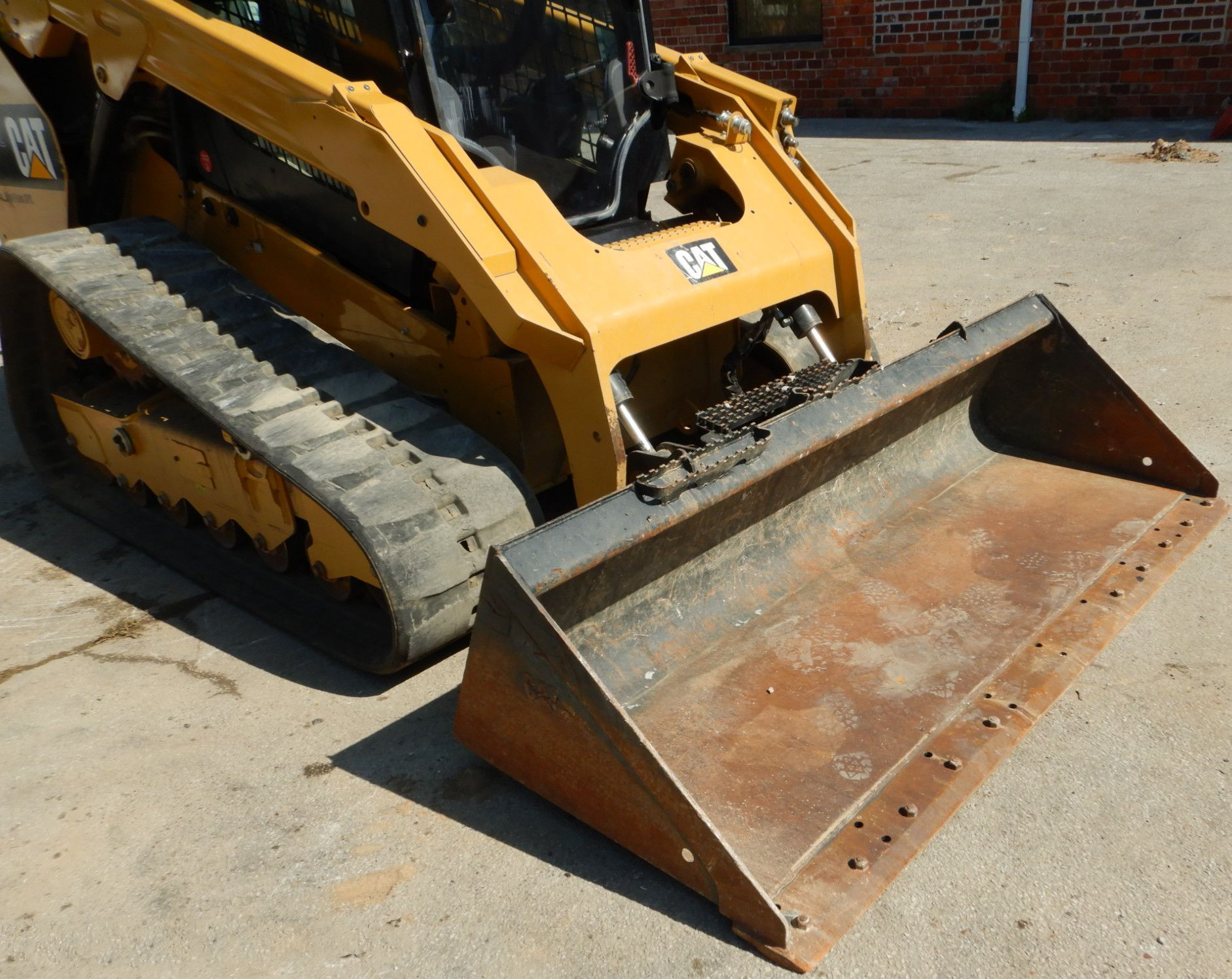gallery 2018 Caterpillar 299D2 skid steer