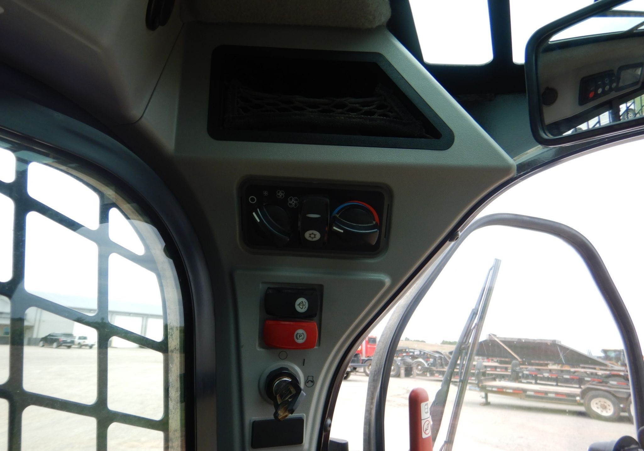 gallery 2018 Caterpillar 299D2 skid steer