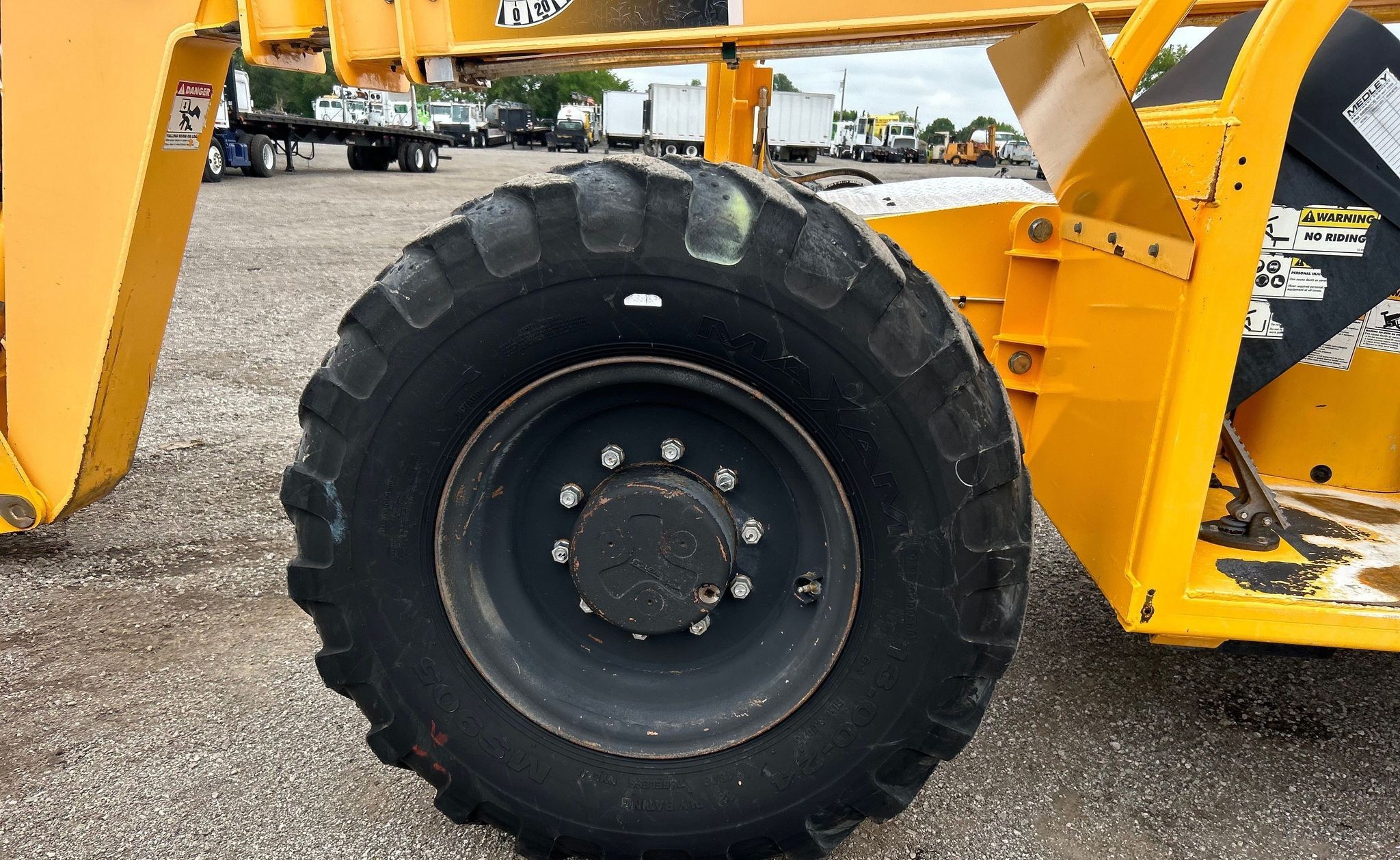 gallery 2010 Pettibone 944 telehandler
