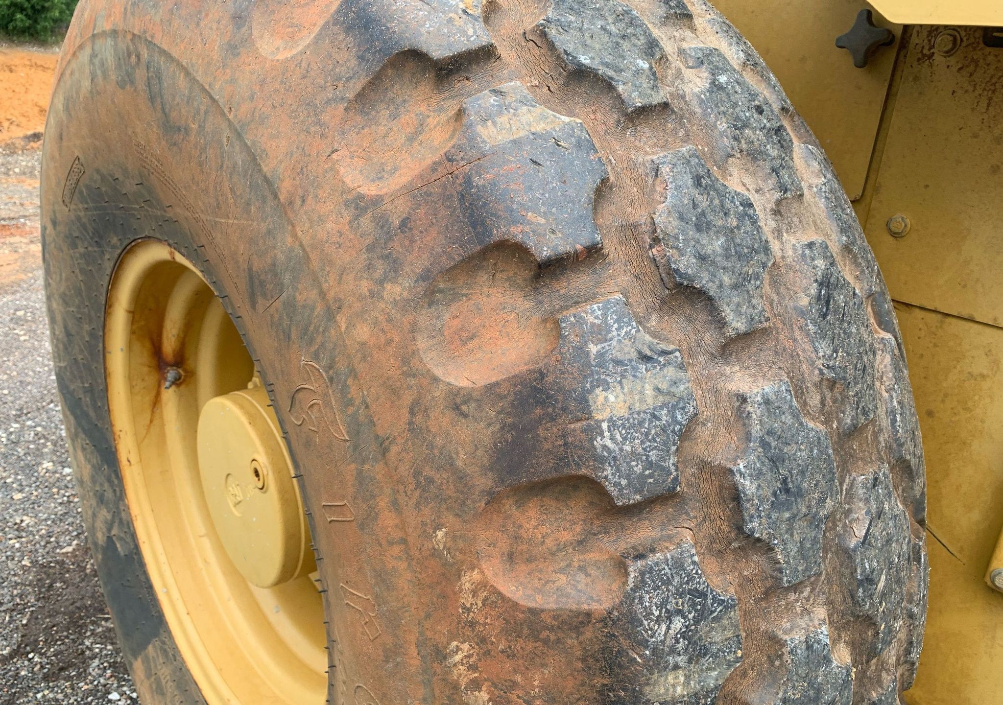 gallery 2008 Caterpillar CS56 single drum vibratory roller