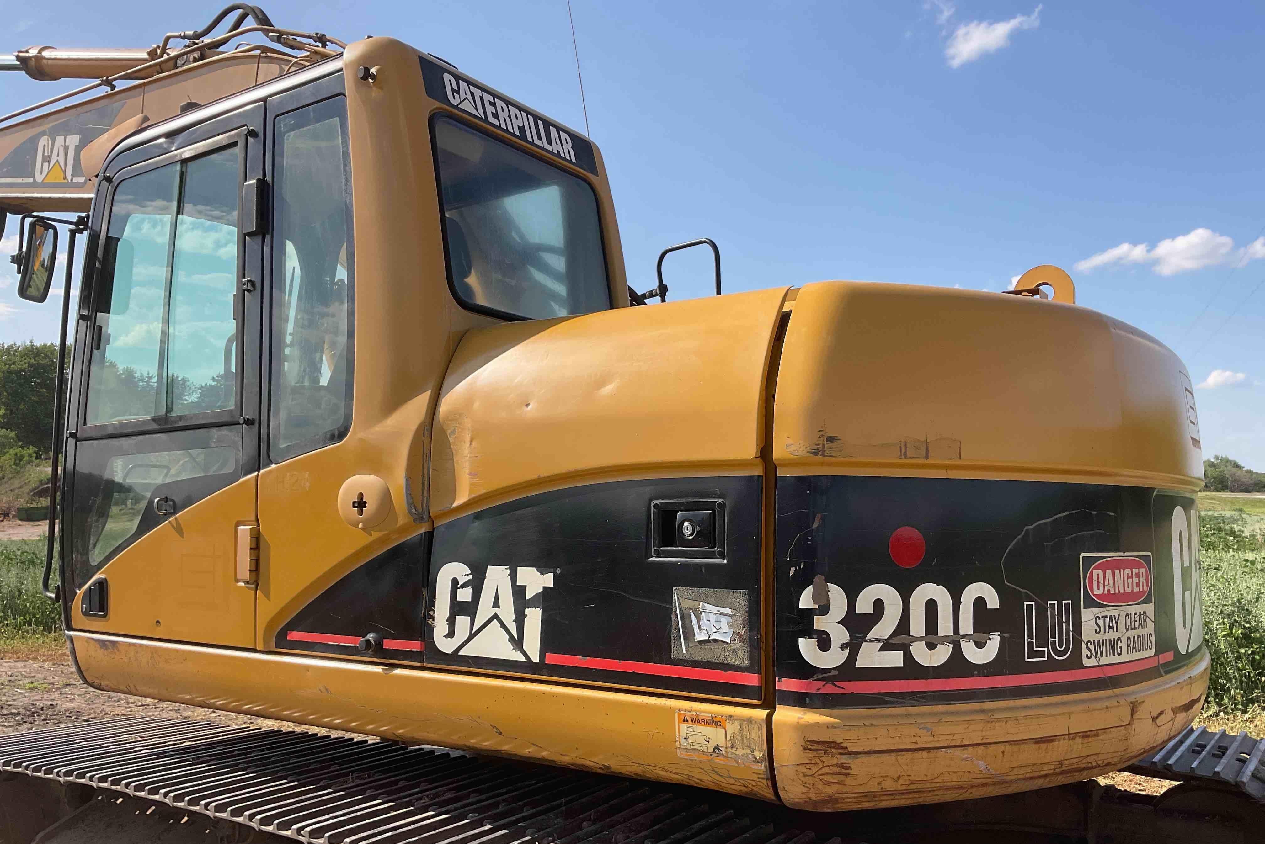 gallery 2004 Caterpillar 320CLU Excavator