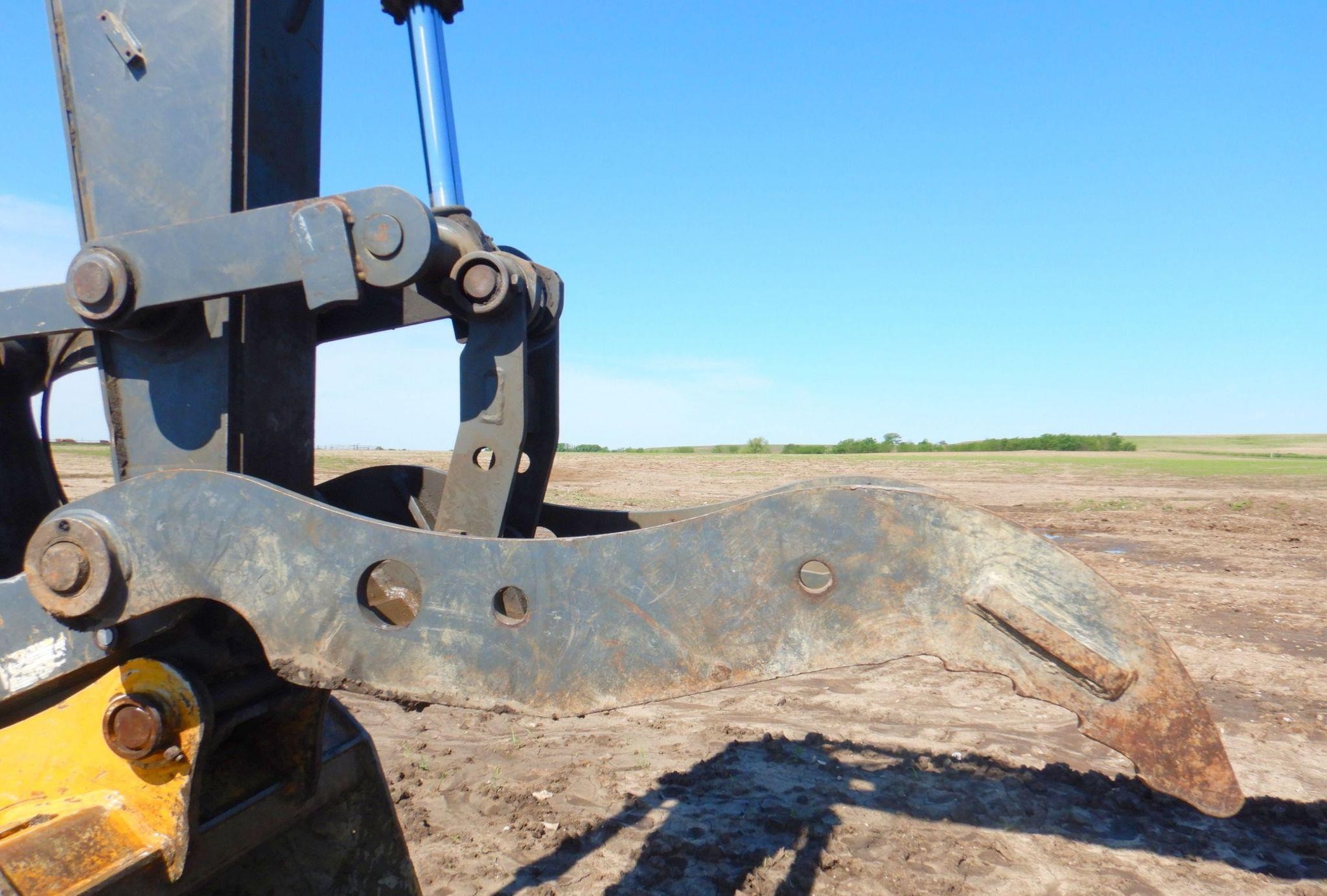 gallery 2011 John Deere 200DLC  excavator