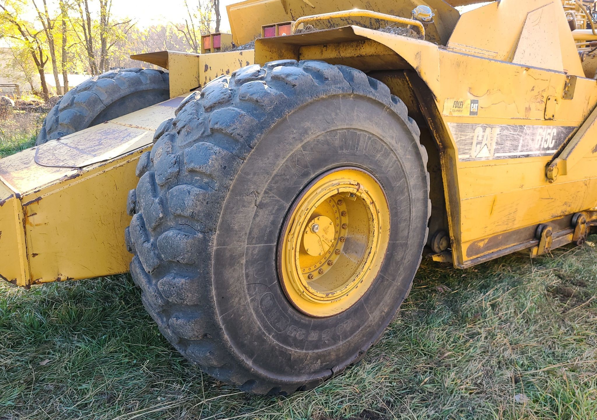 gallery 2006 Caterpillar 615C Series II elevating scraper