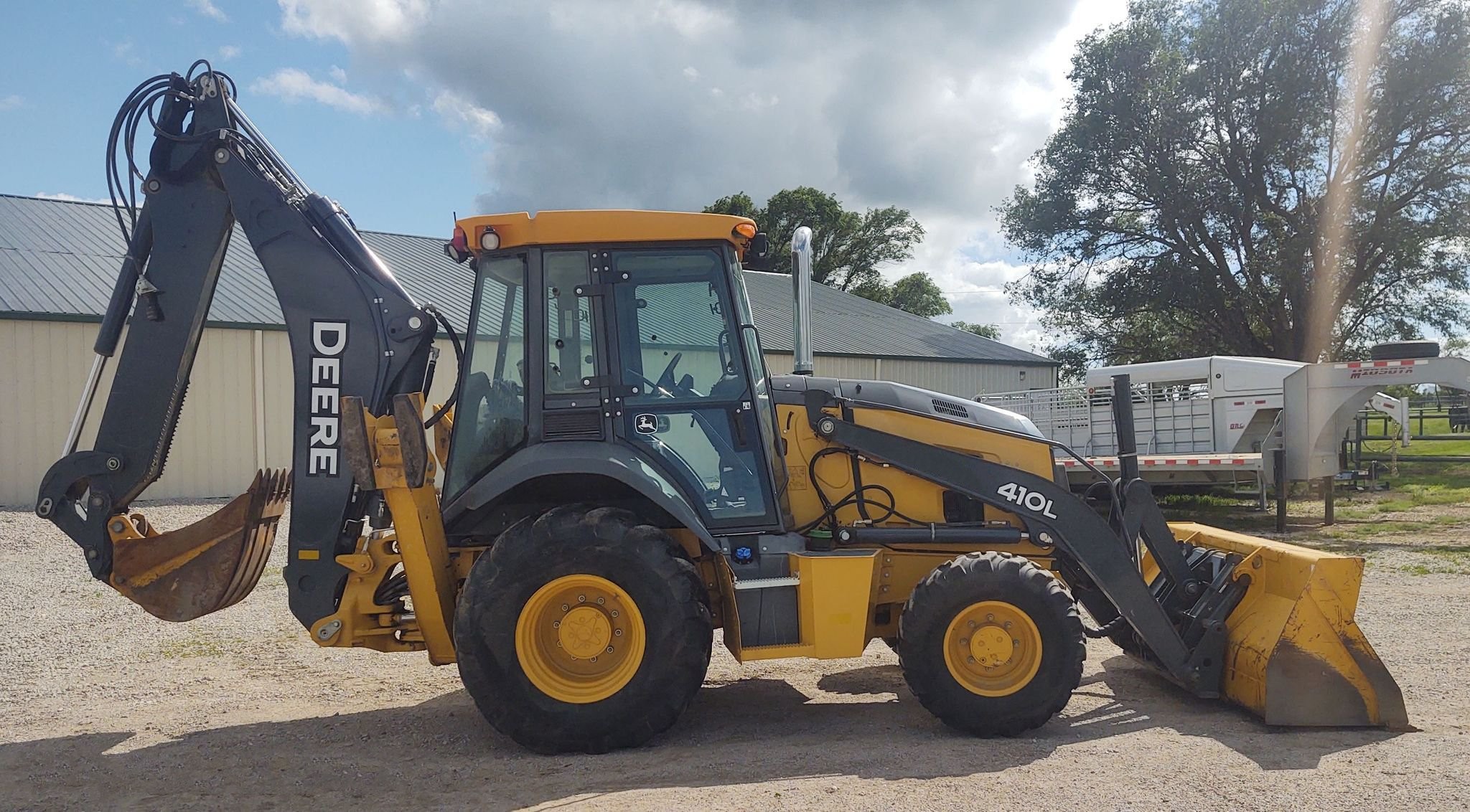gallery 2018 John Deere 410L backhoe