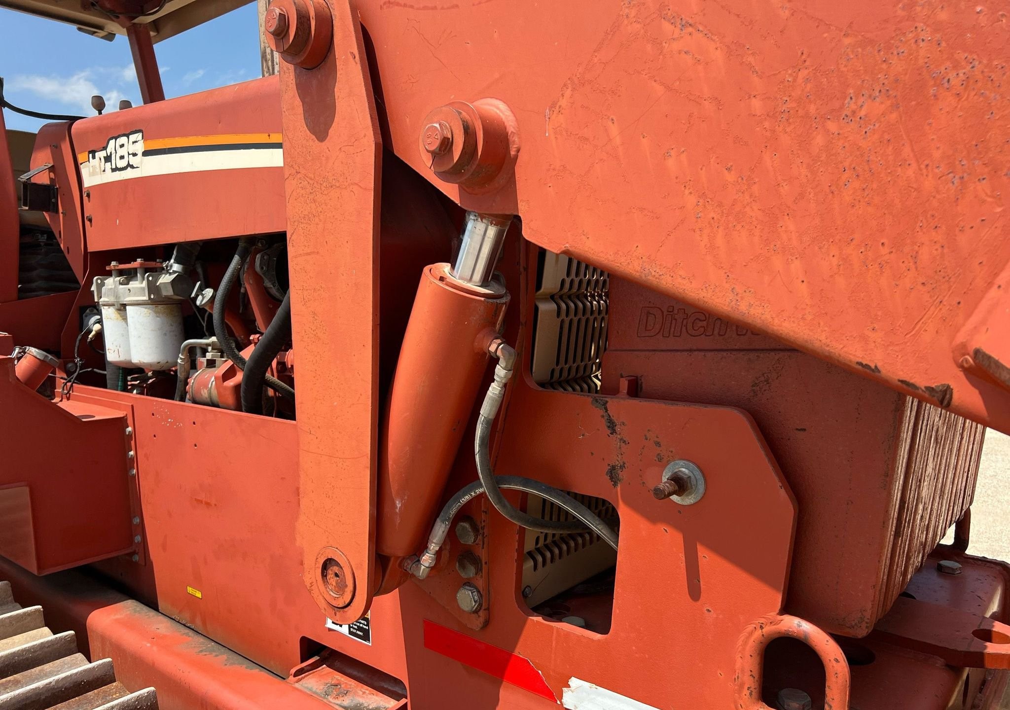 gallery 2006 Ditch Witch HT185 cable plow
