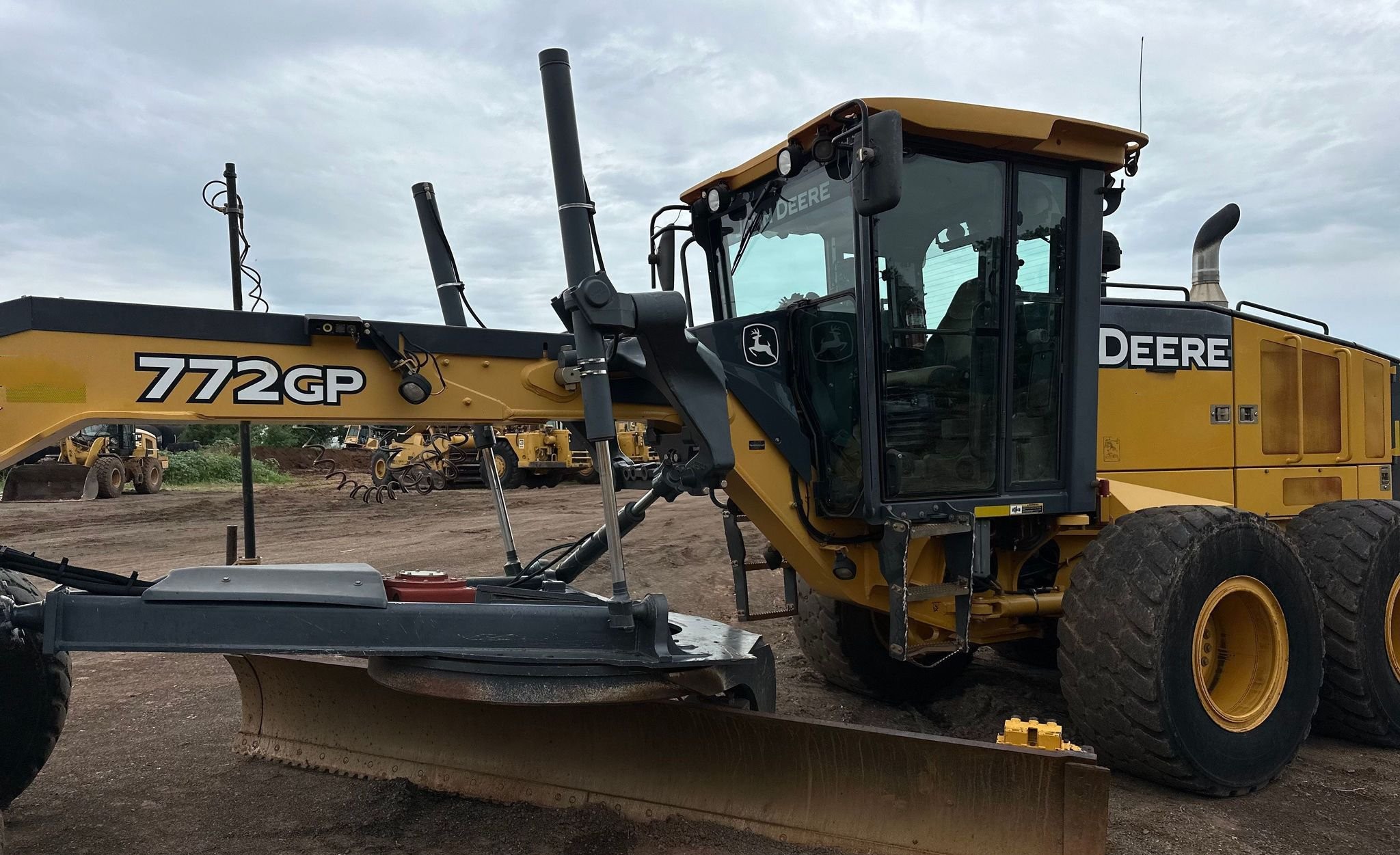 gallery 2013 John Deere 772GP motor grader