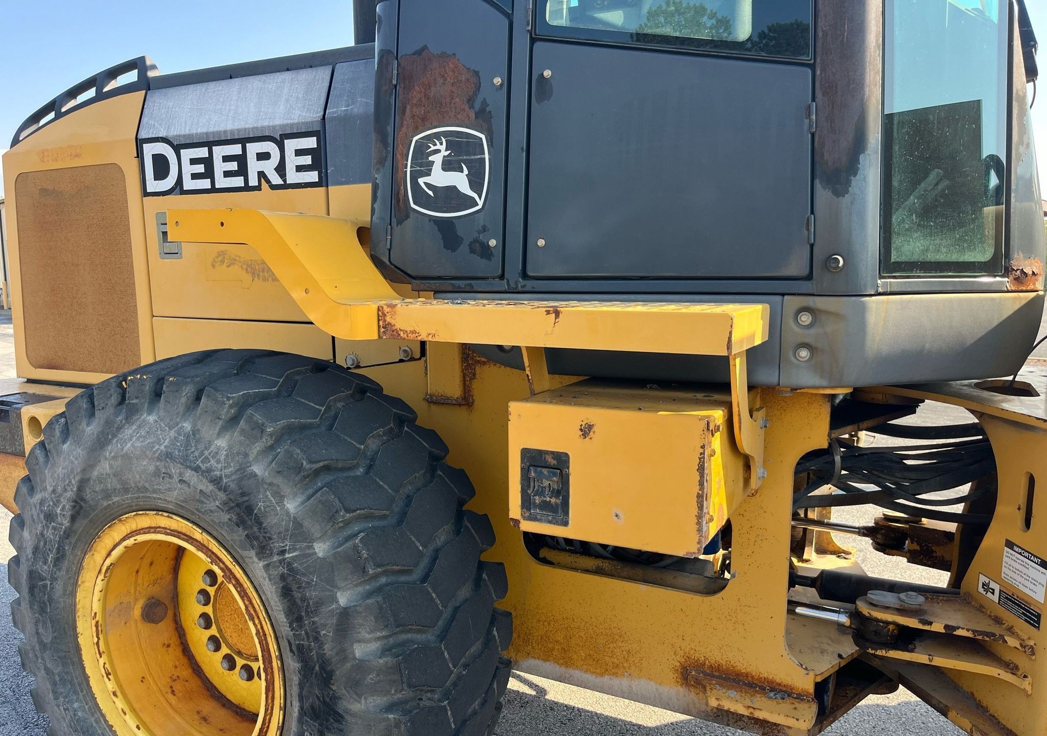 gallery 2005 John Deere 544J wheel loader