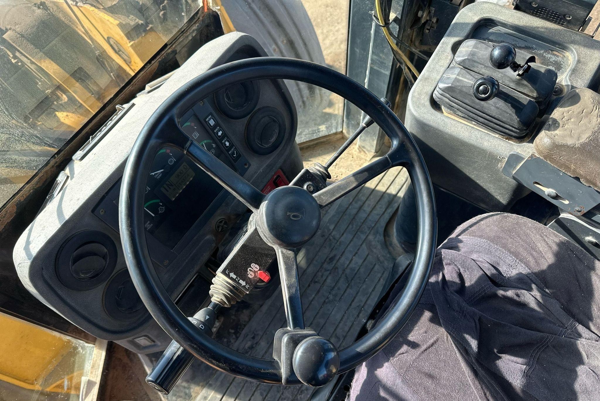 gallery 2006 John Deere 844J wheel loader