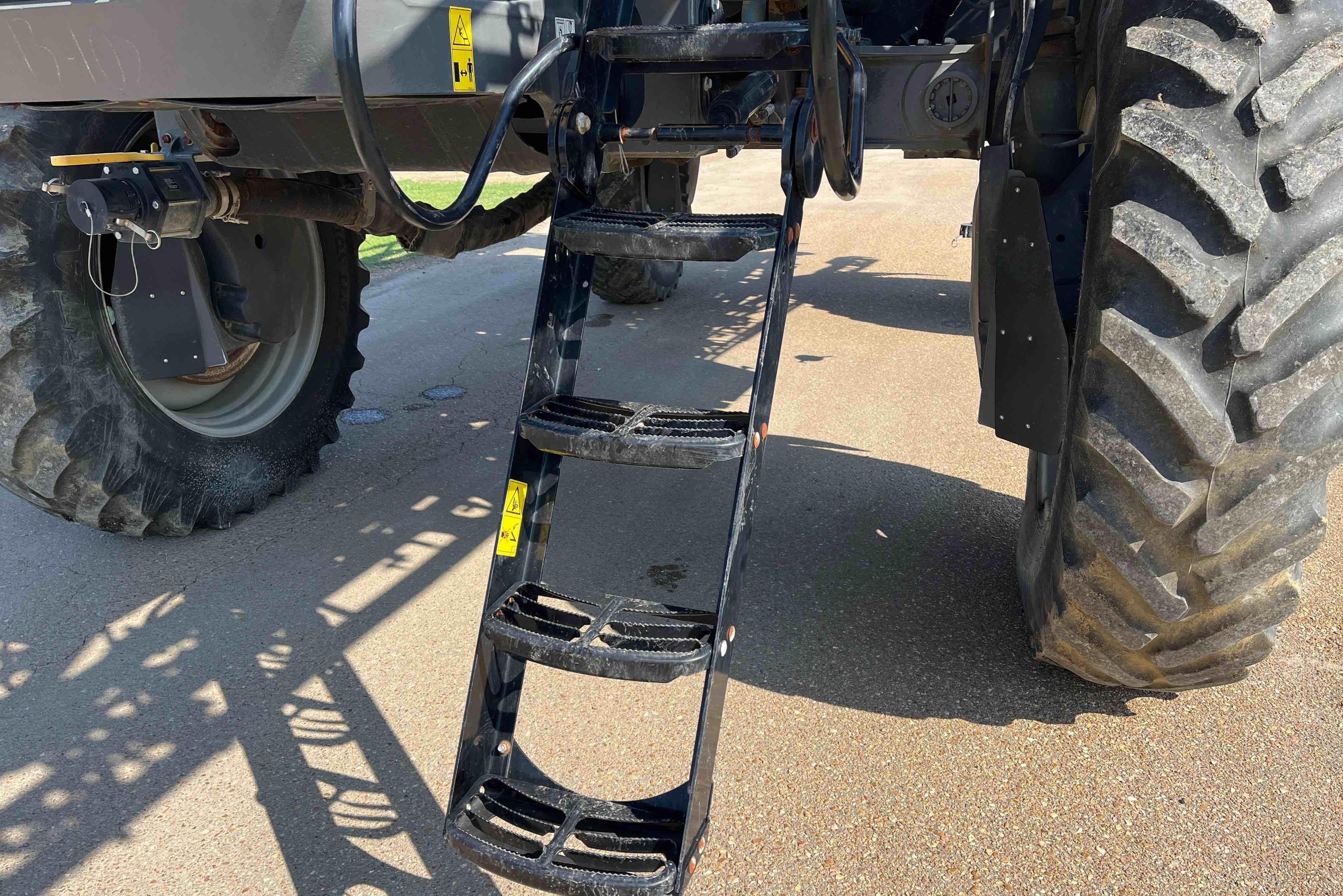 gallery 2019 RoGator RG1300C Self-Propelled Sprayer