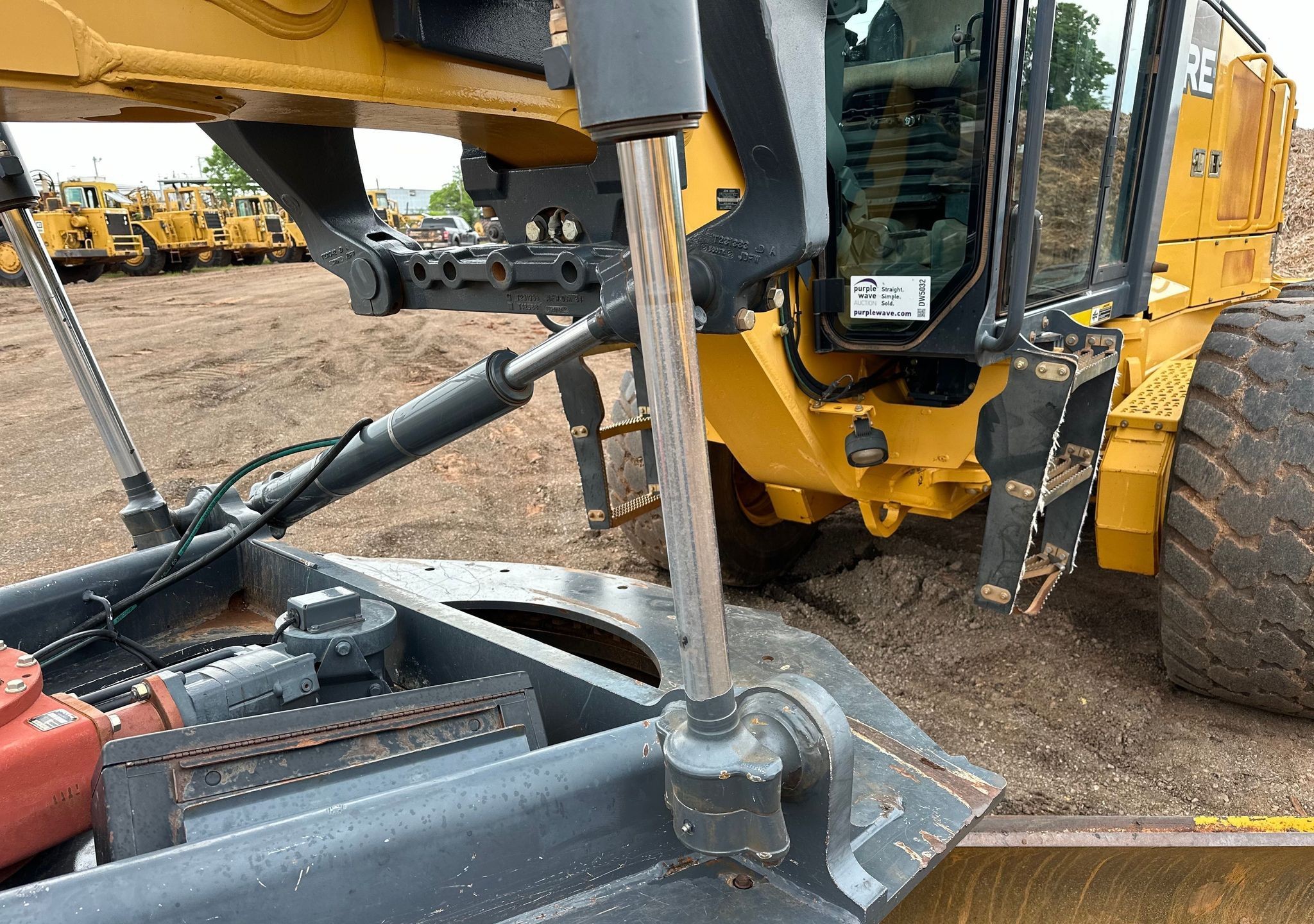 gallery 2013 John Deere 772GP motor grader