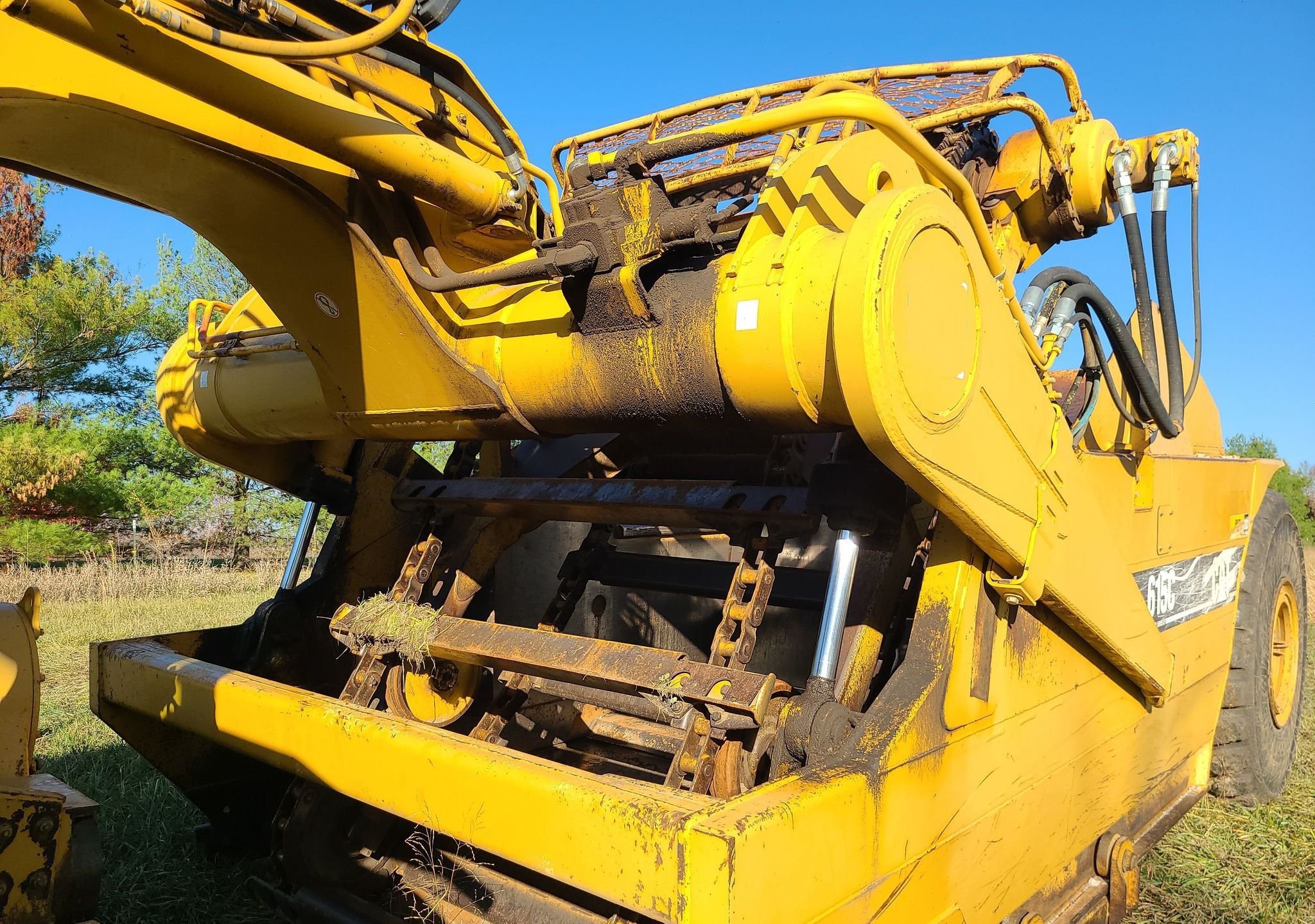gallery 2006 Caterpillar 615C Series II elevating scraper
